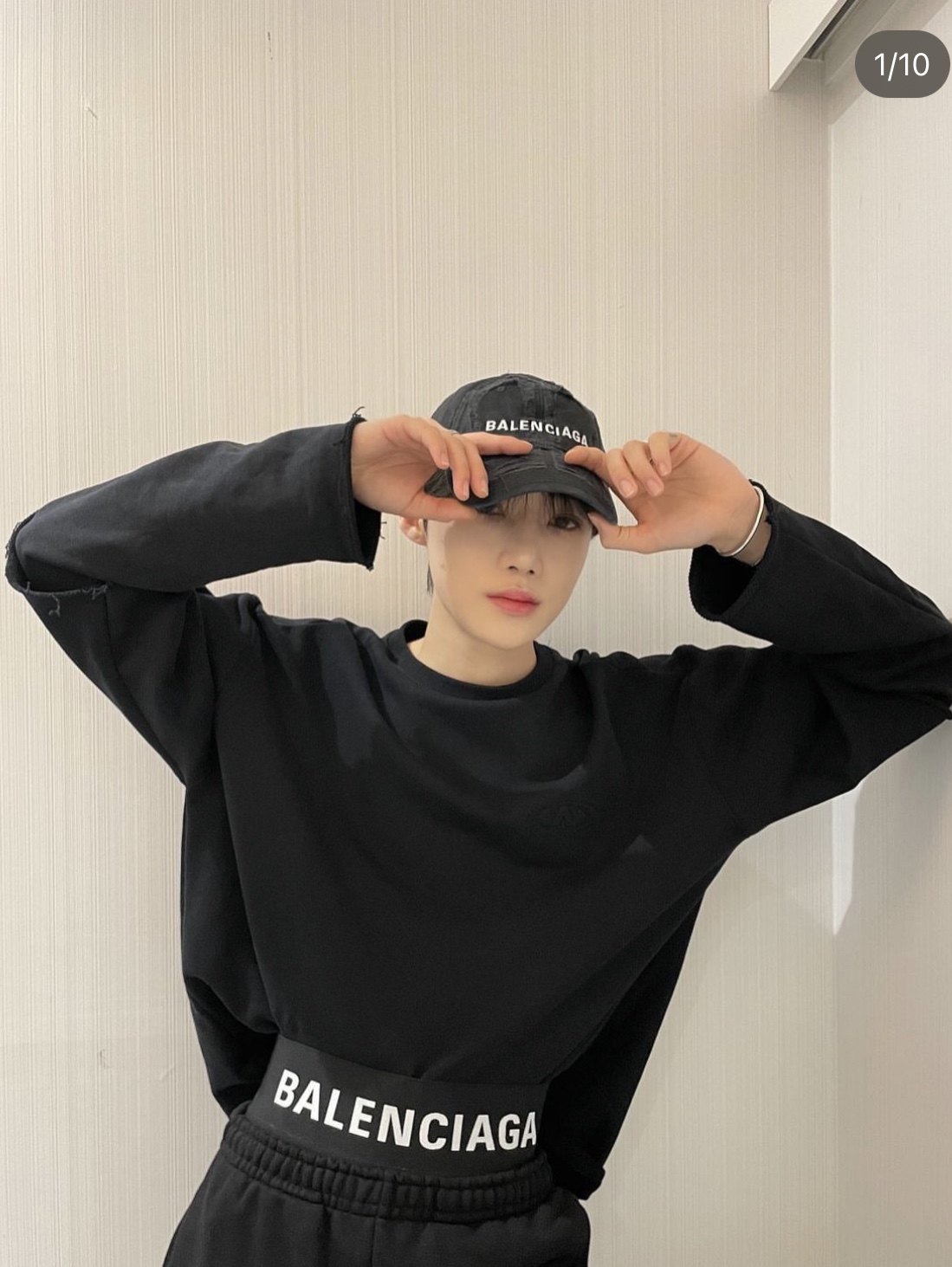 Balenciaga BB Laser Destroyed Cap Black 착용 스타일 - 2
