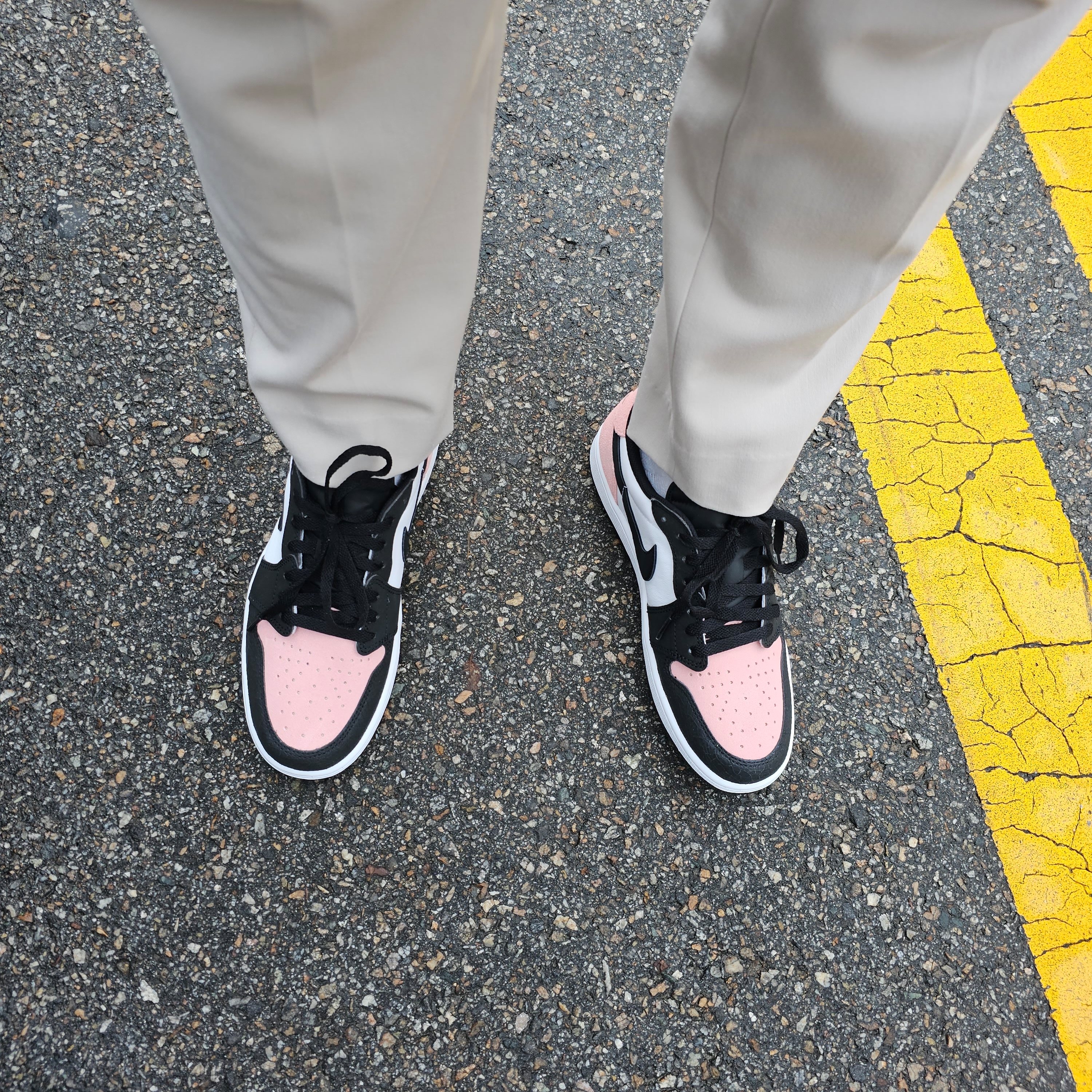 Jordan 1 Retro Low OG Bleached Coral 착용 스타일