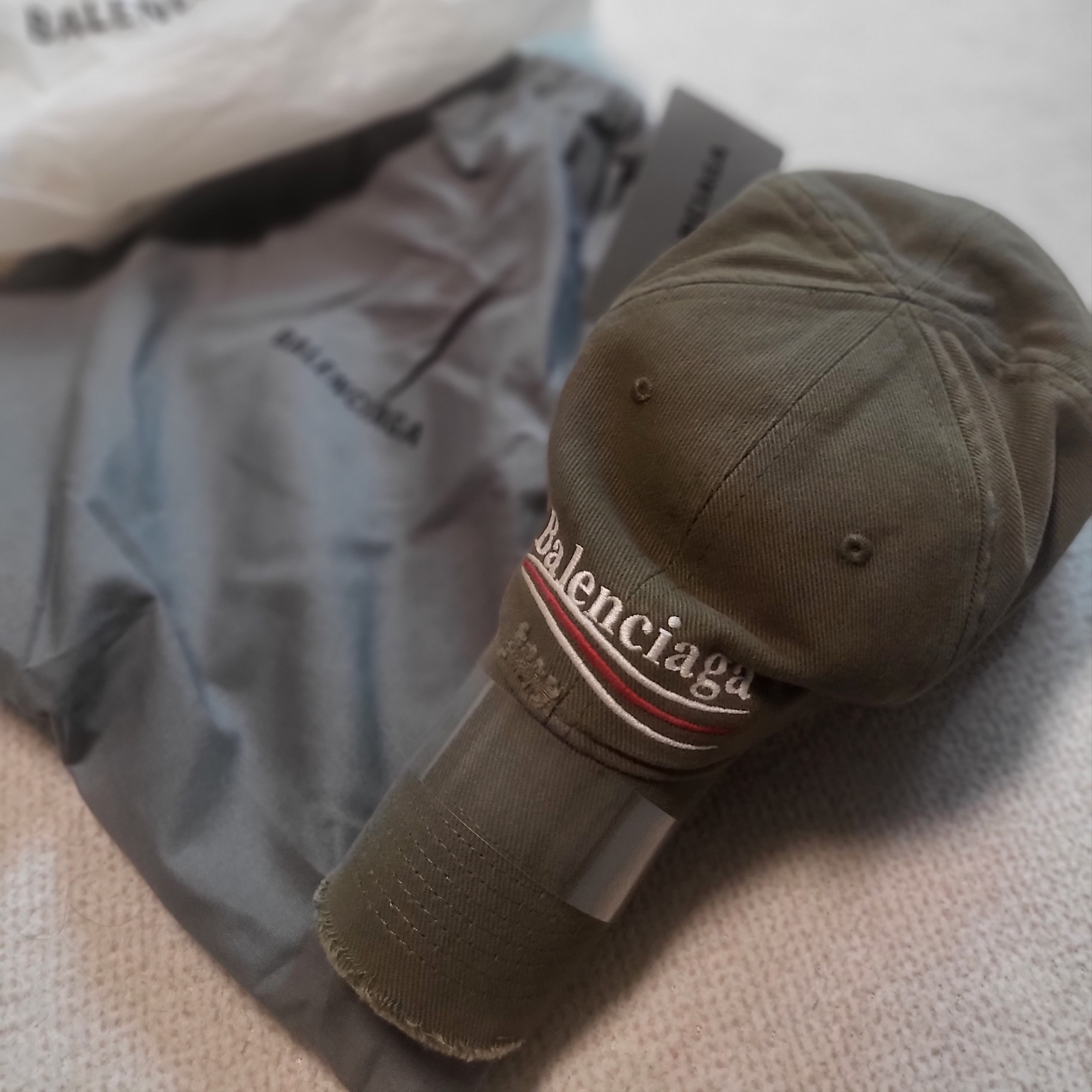 (W) Balenciaga Political Campaign Destroyed Cap Khaki 착용 스타일