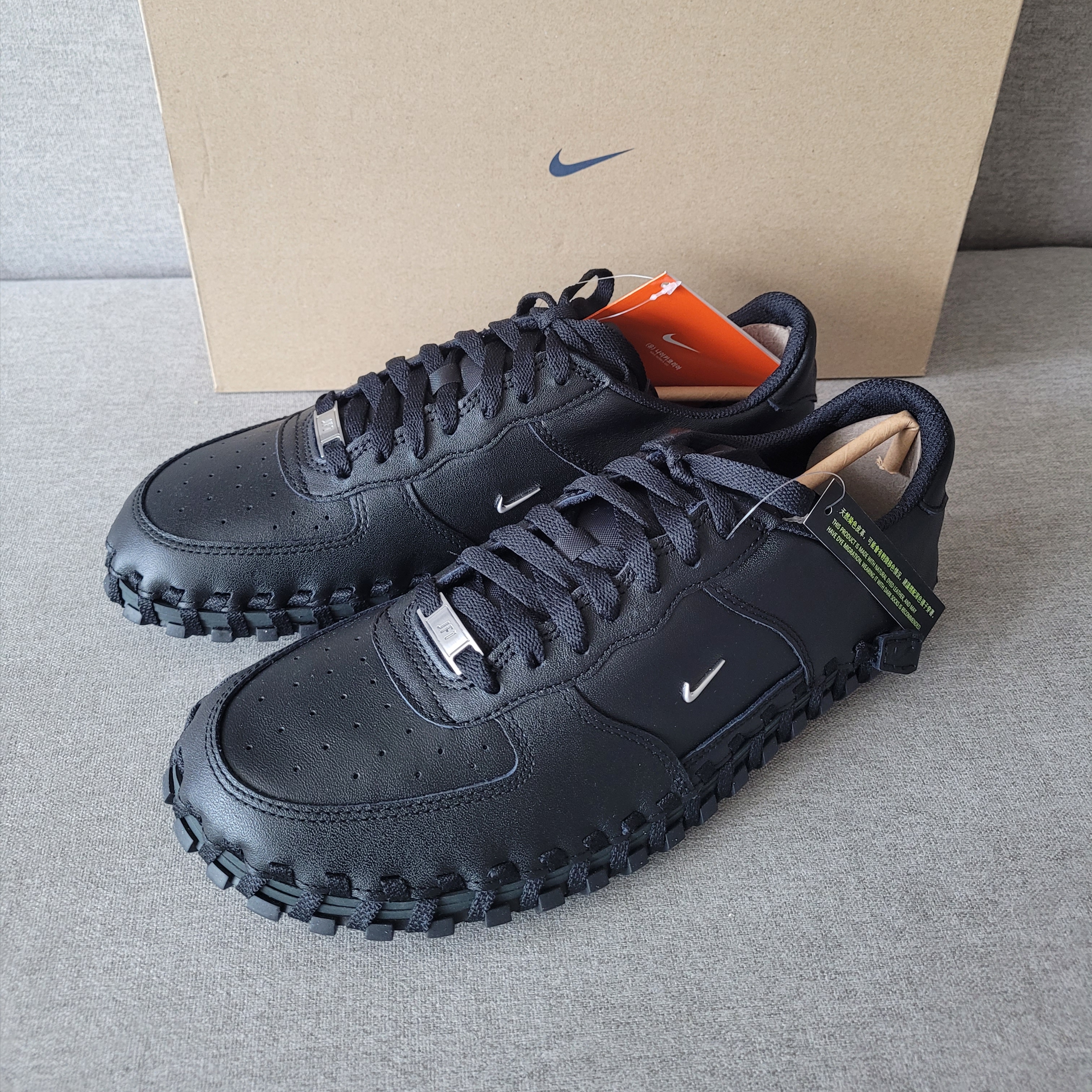 Nike x Jacquemus J Force 1 Low LX SP Black 착용 스타일 - 1