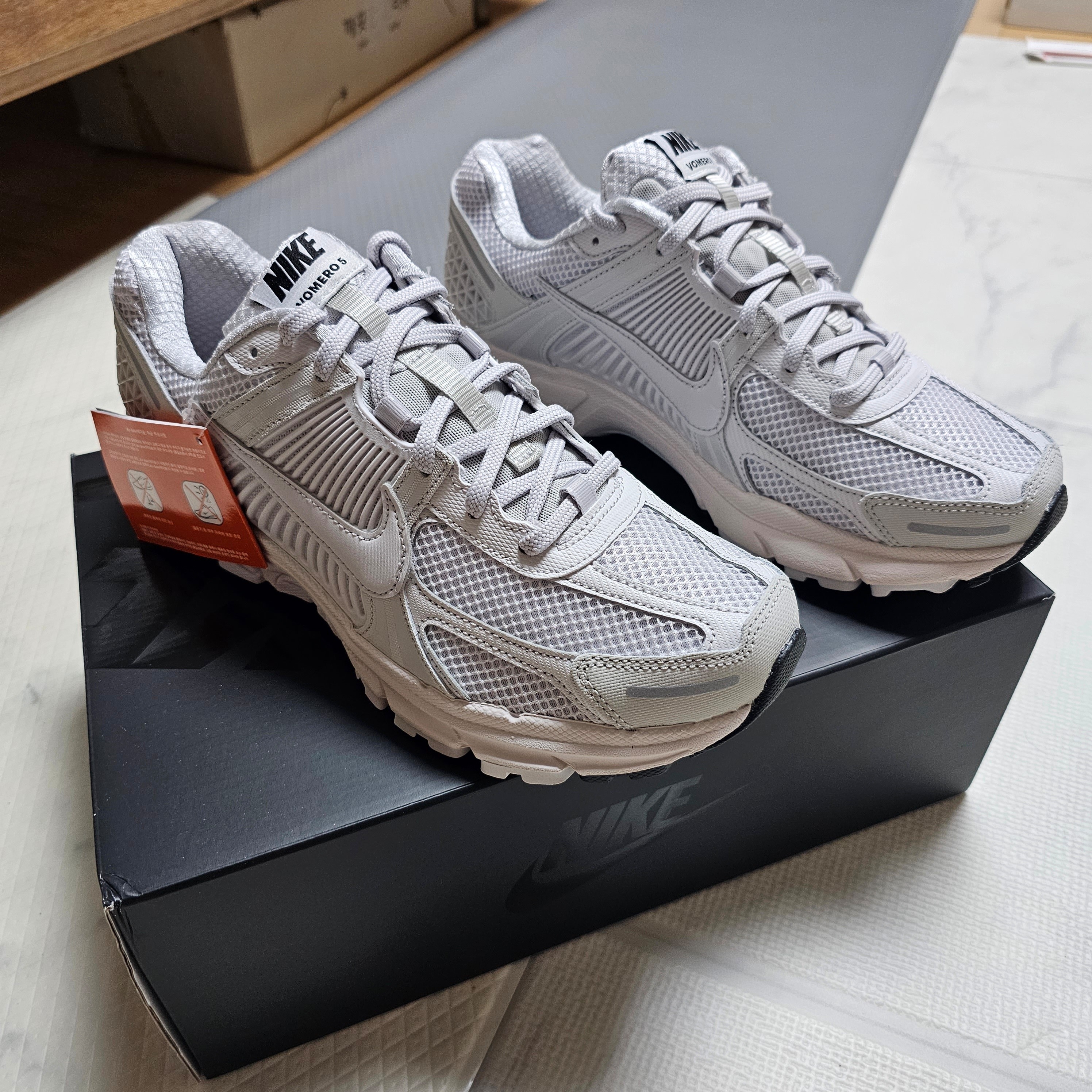 Nike Zoom Vomero 5 SP Vast Grey 2023 착용 스타일 - 3