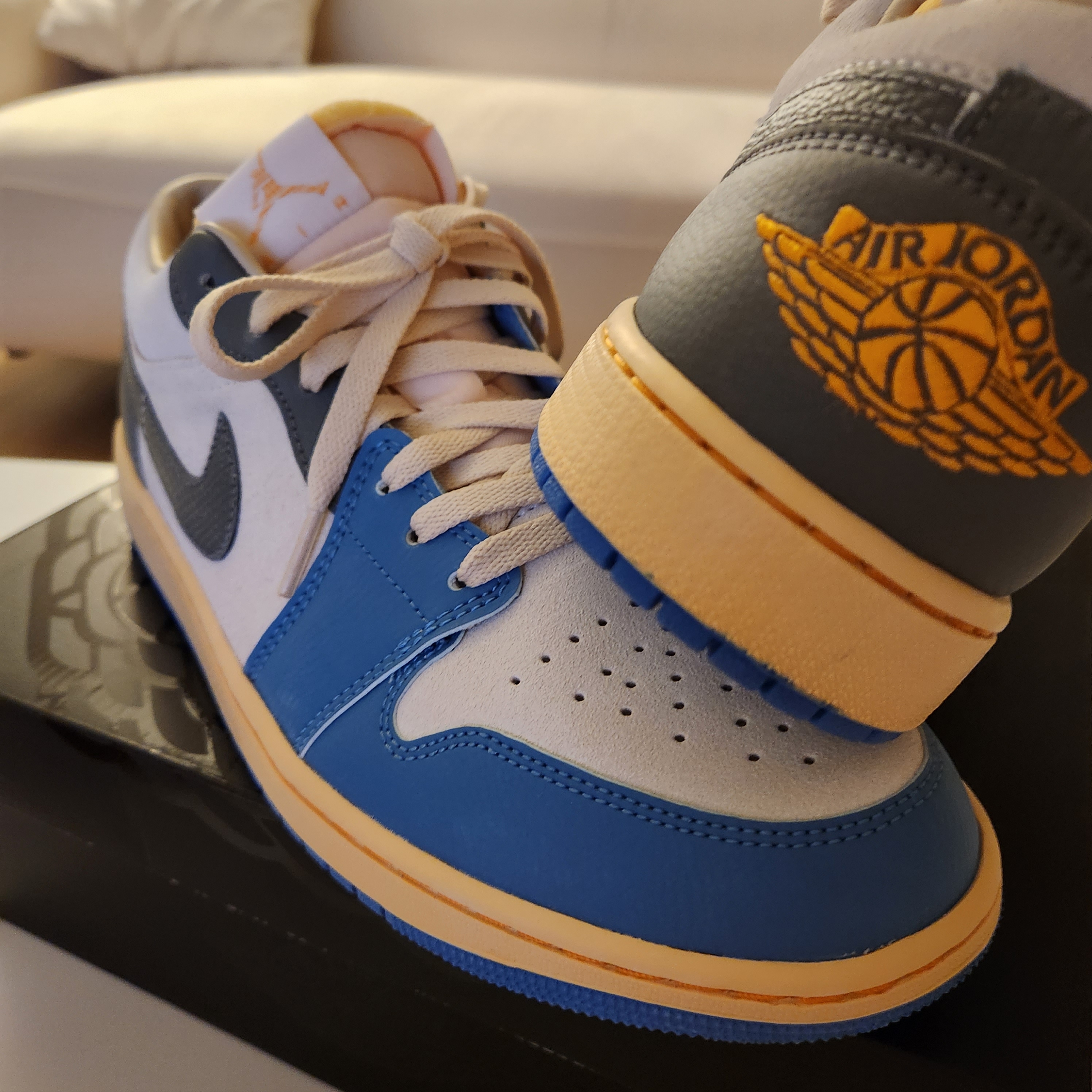 Jordan 1 Low SE Tokyo 96 착용 스타일 - 2