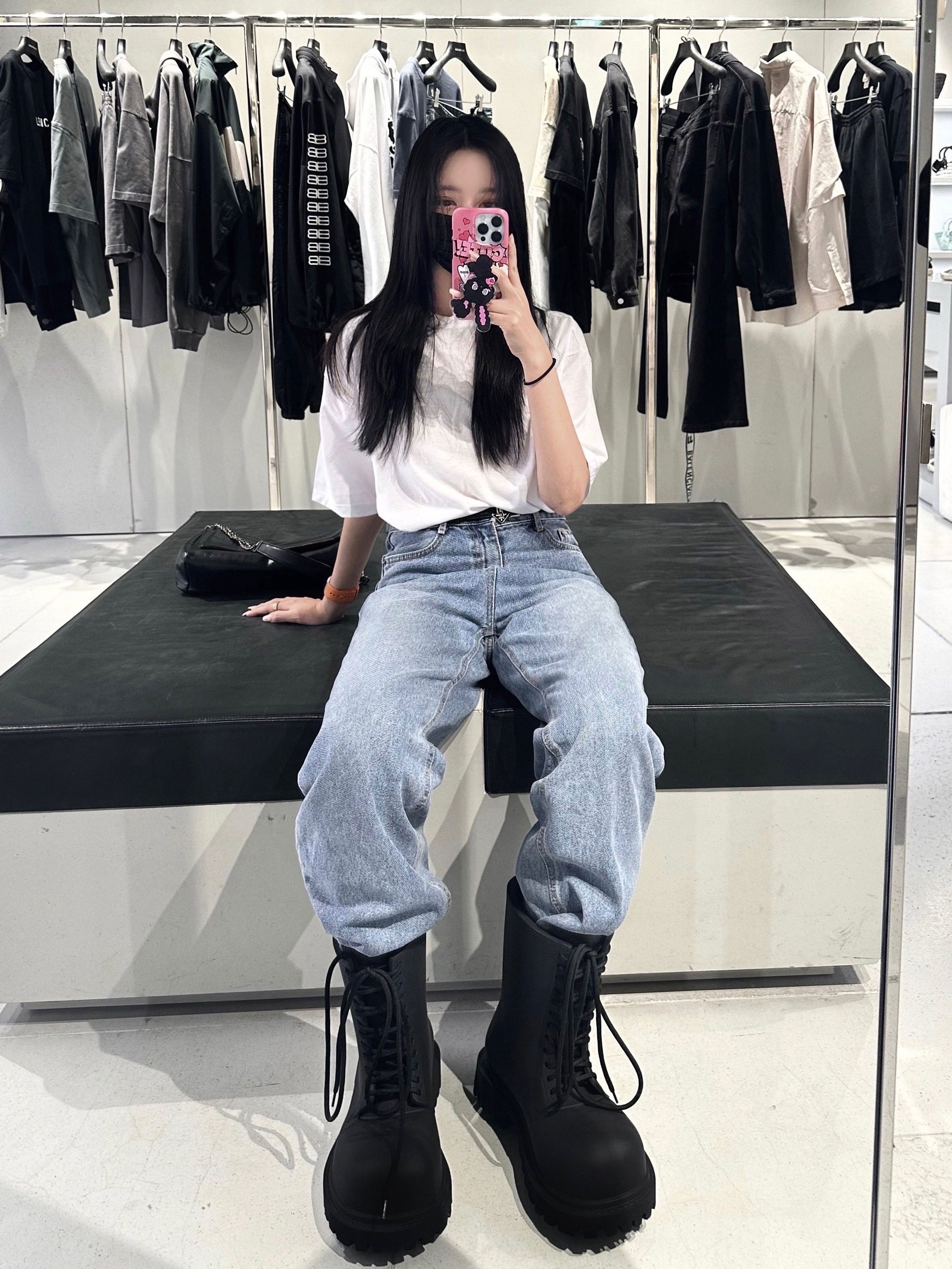 Balenciaga XL Army Boots Full Eva Black 착용 스타일