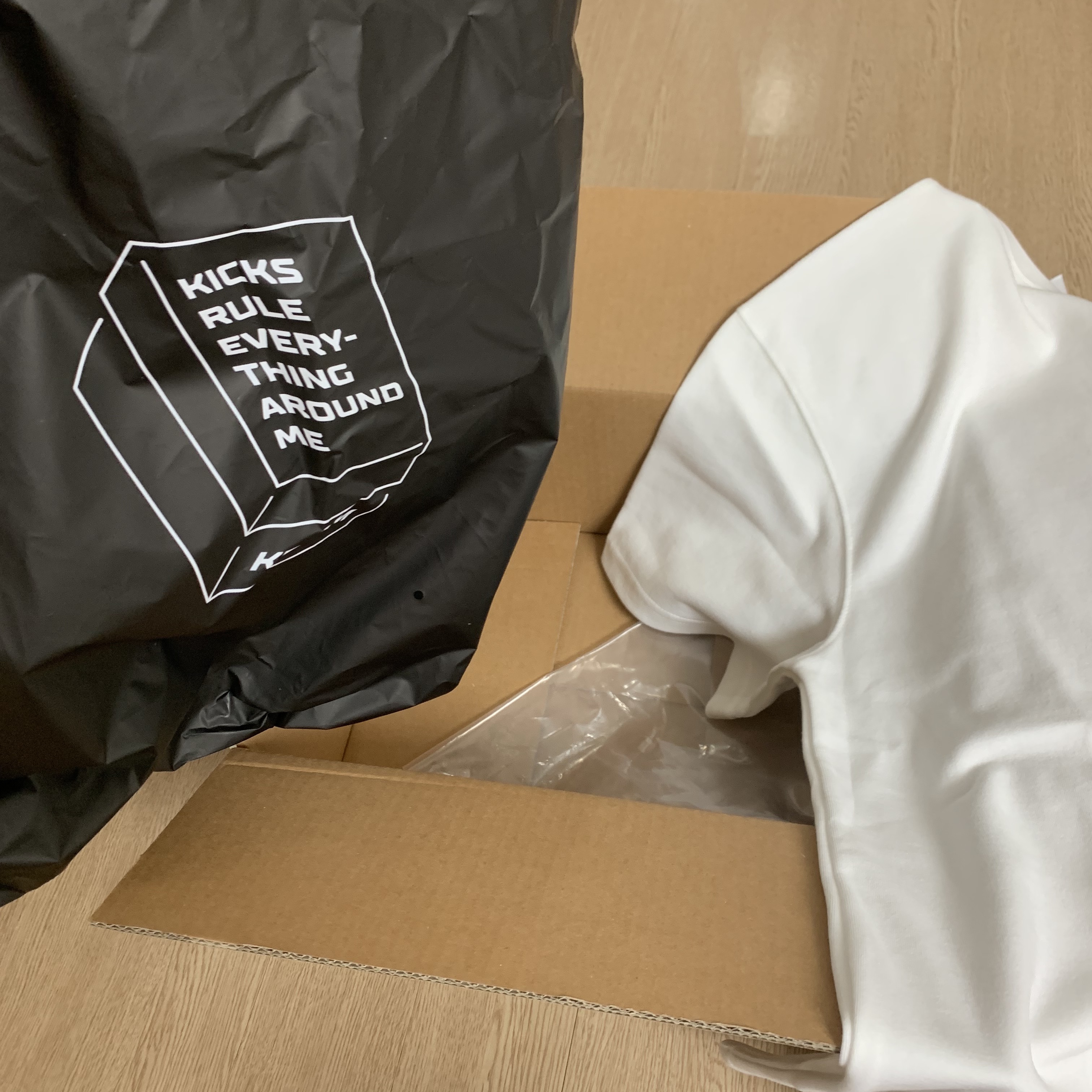 IAB Studio 10th Anniversary T-Shirts Pack White & Black (2 Pack) 착용 스타일 - 2