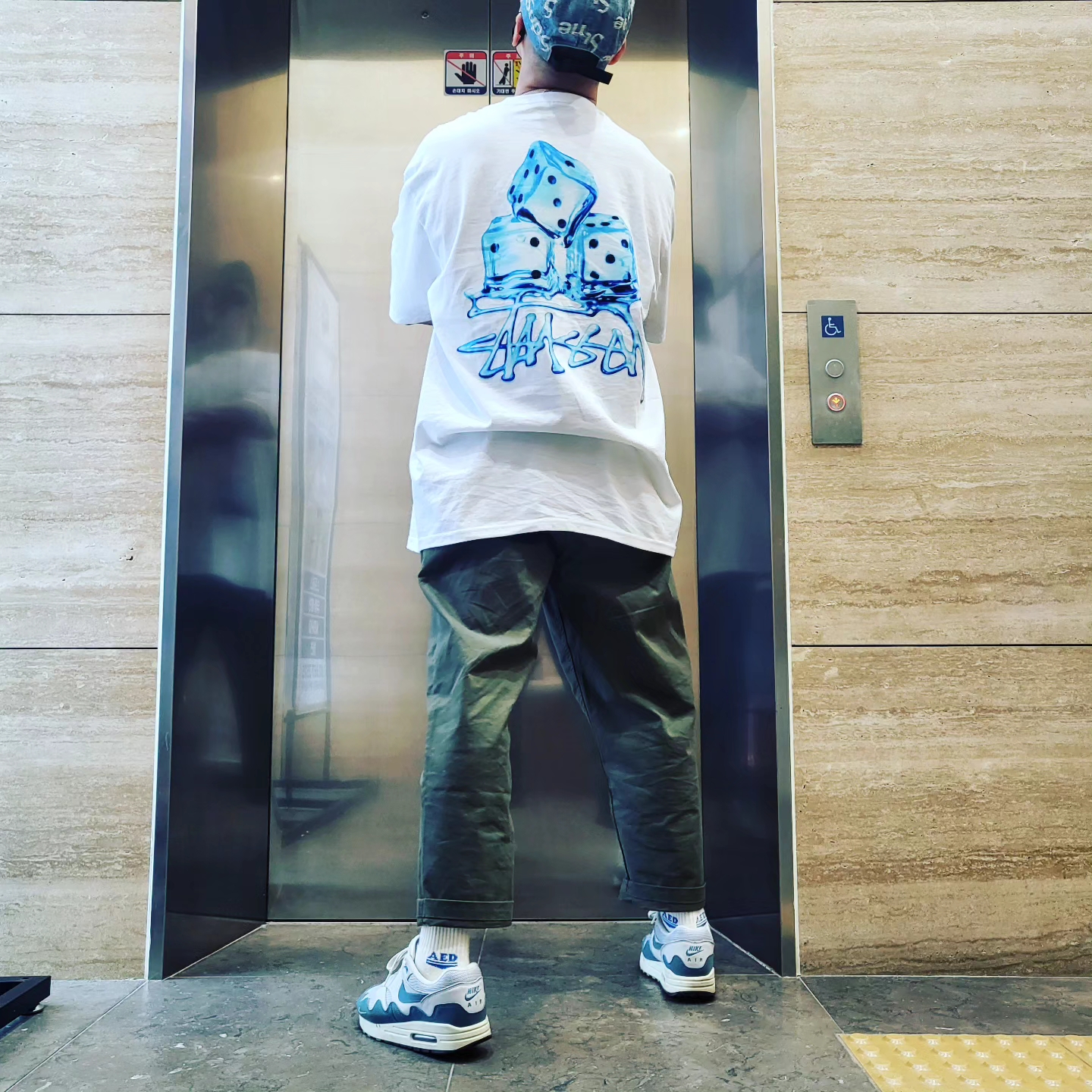 Stussy Melted T-Shirt White, Supreme Frayed Logos Denim Camp Cap Blue - 21SS 착용 스타일 - 2