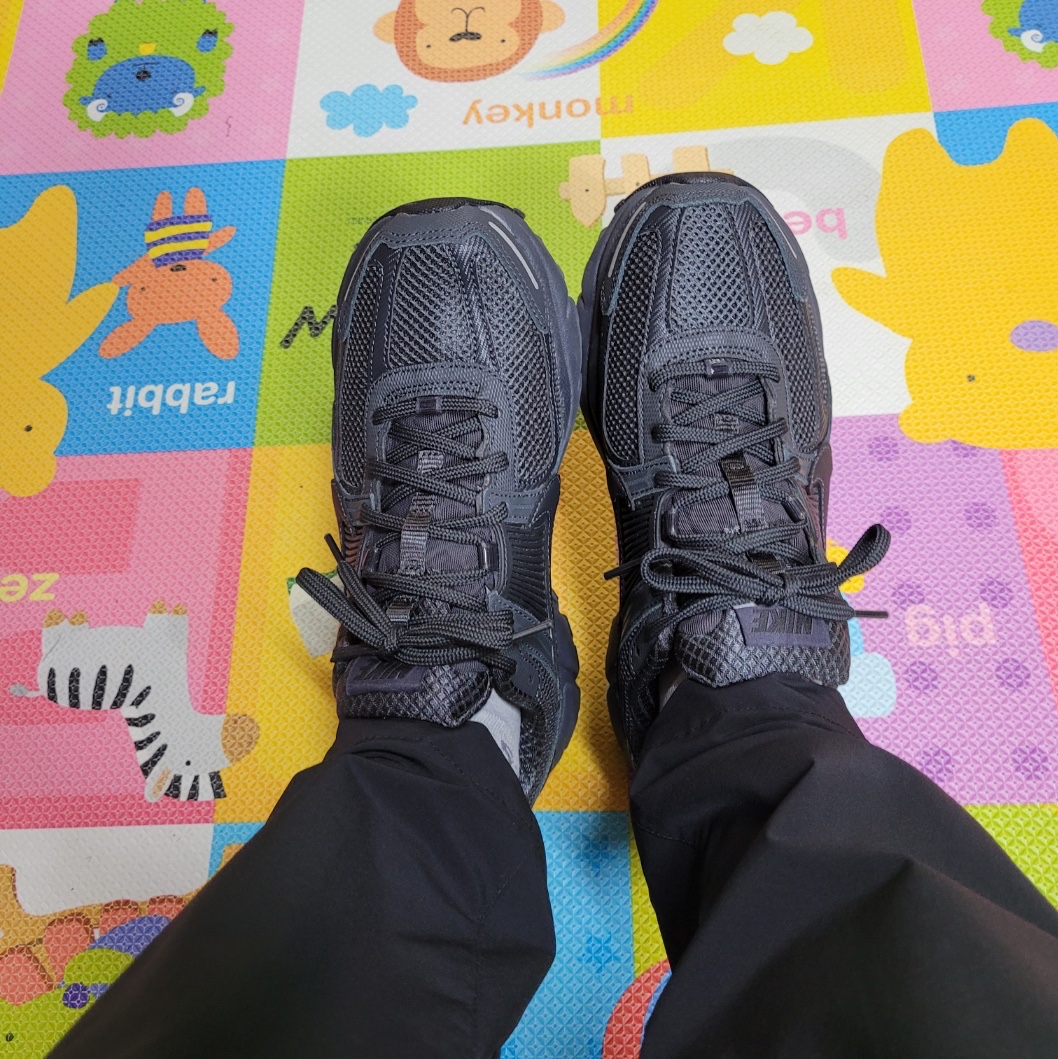 Nike Zoom Vomero 5 SP Anthracite 2023 착용 스타일