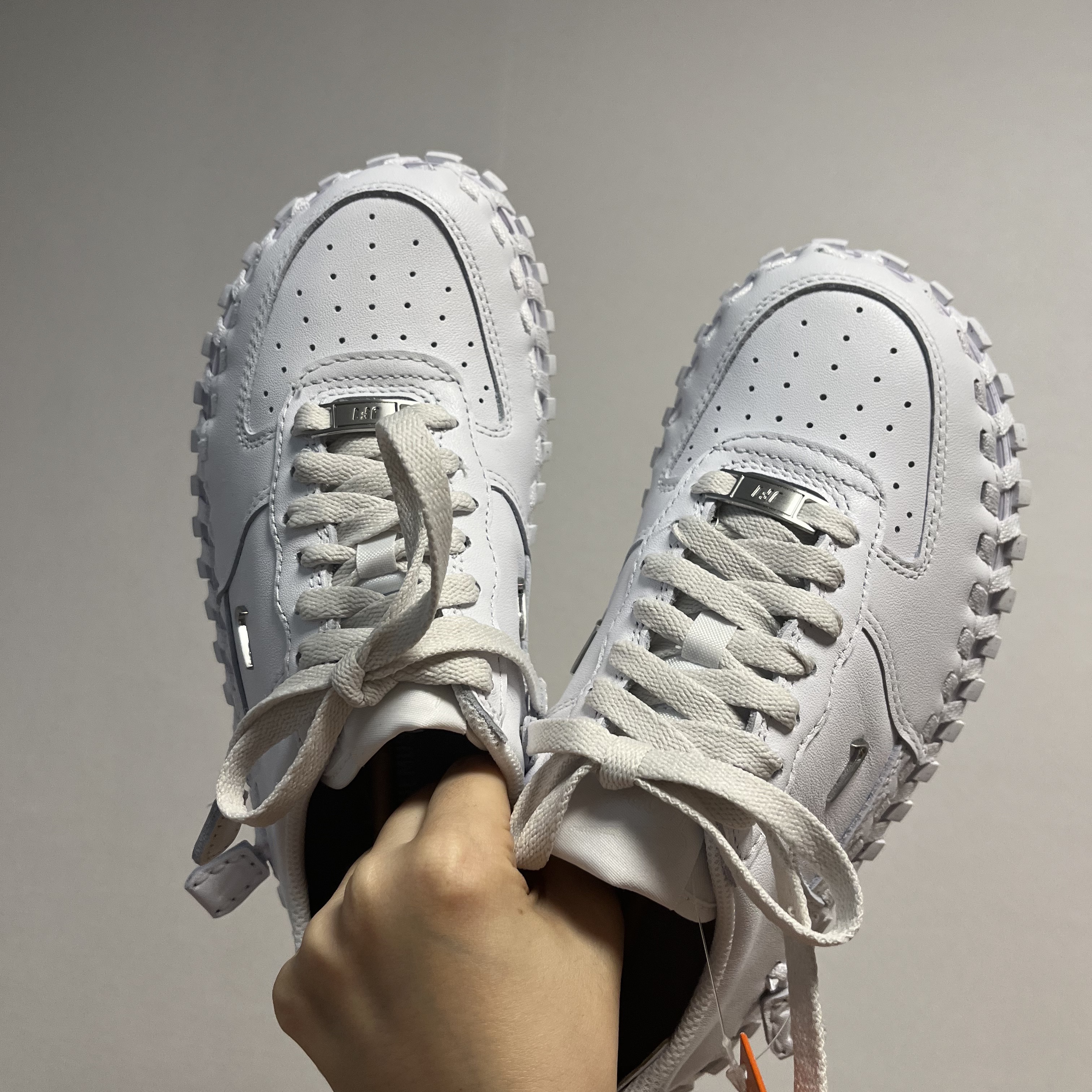 Nike x Jacquemus J Force 1 Low LX SP White 착용 스타일 - 2