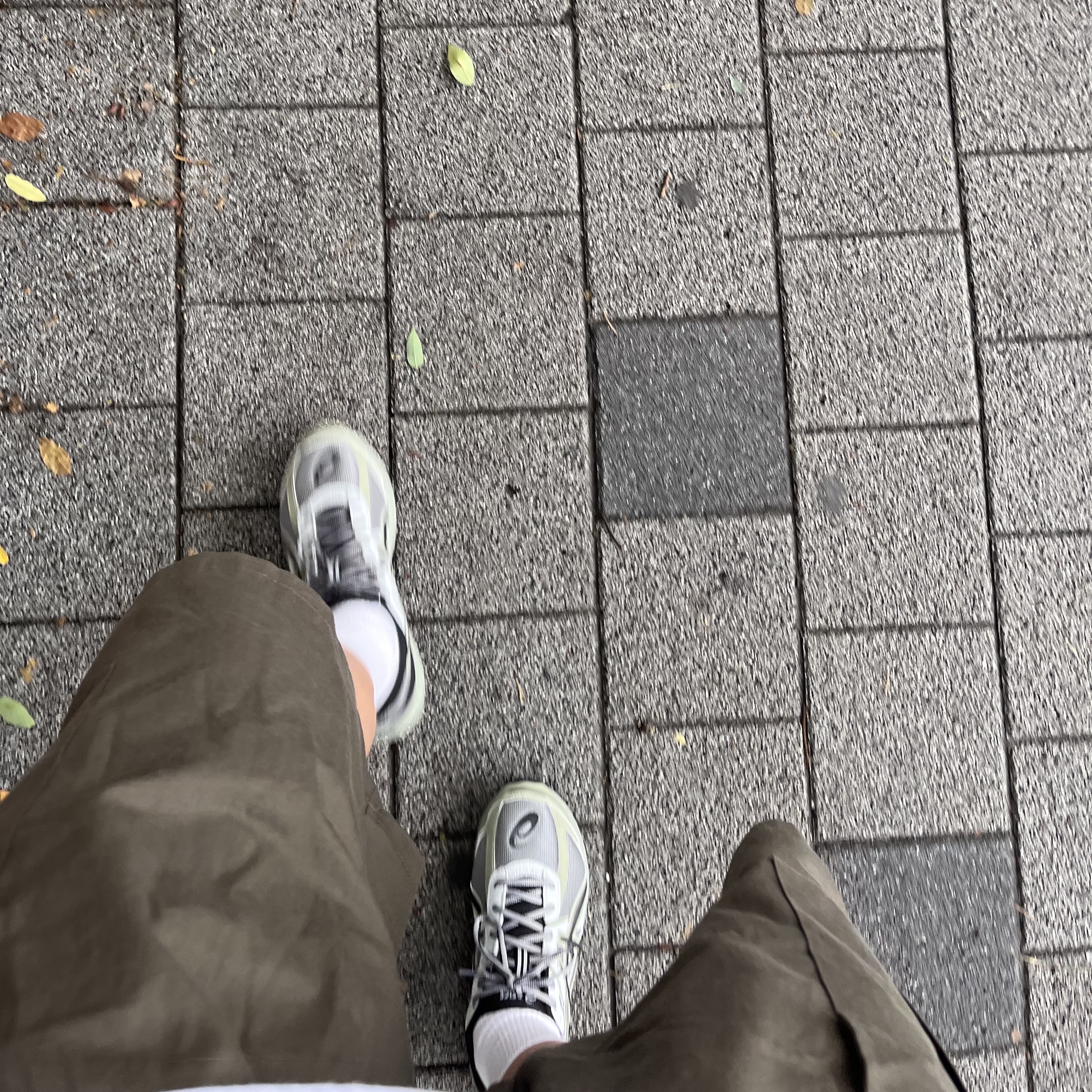 Asics Jog 100 S Sheet Rock - 2E Wide 착용 스타일 - 2