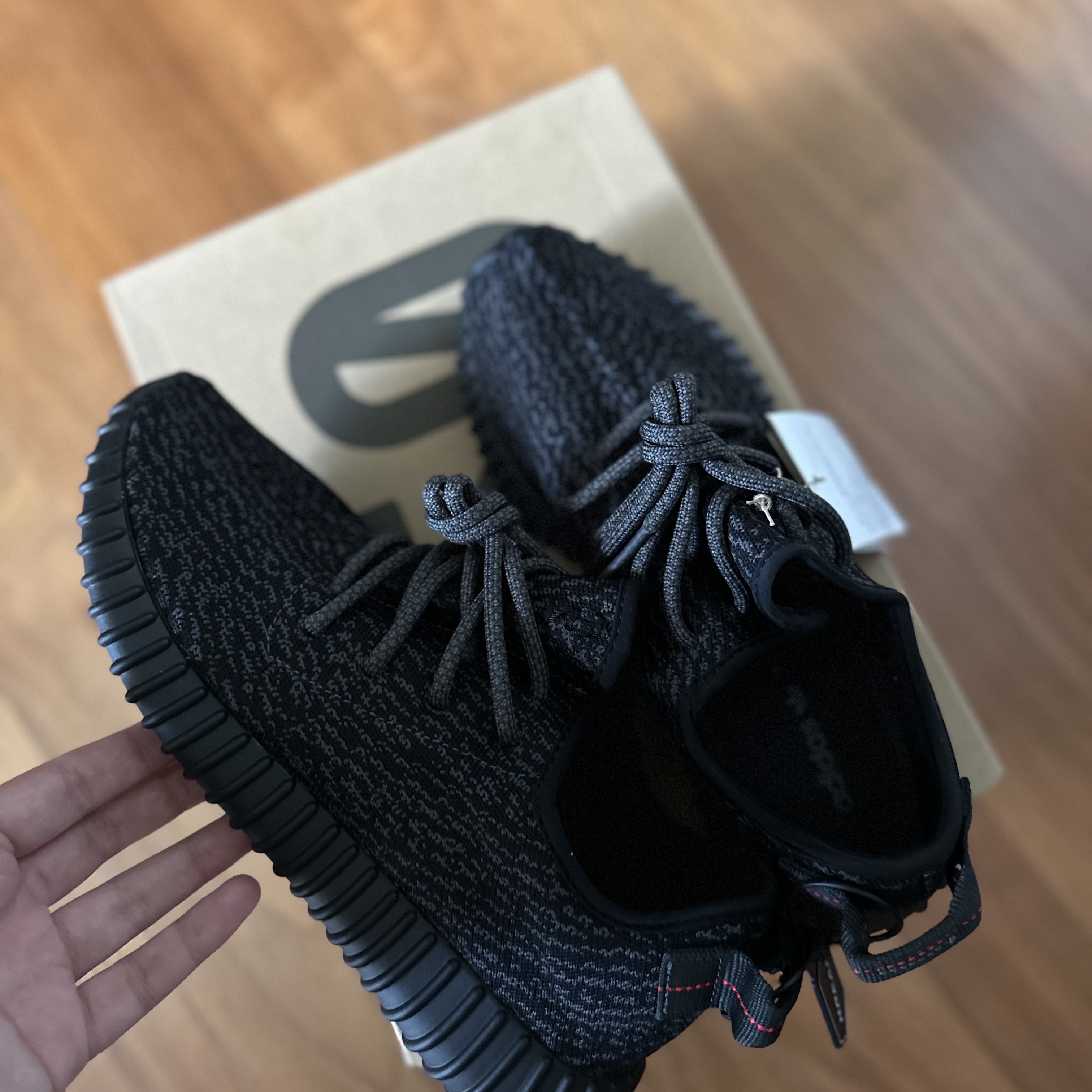 Adidas Yeezy Boost 350 Pirate Black 2023 착용 스타일