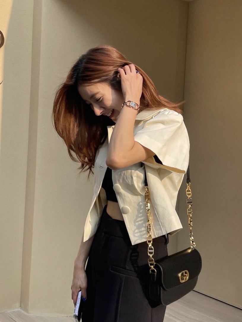 Dior 30 Montaigne Avenue Bag Box Calfskin Black 착용 스타일 - 2