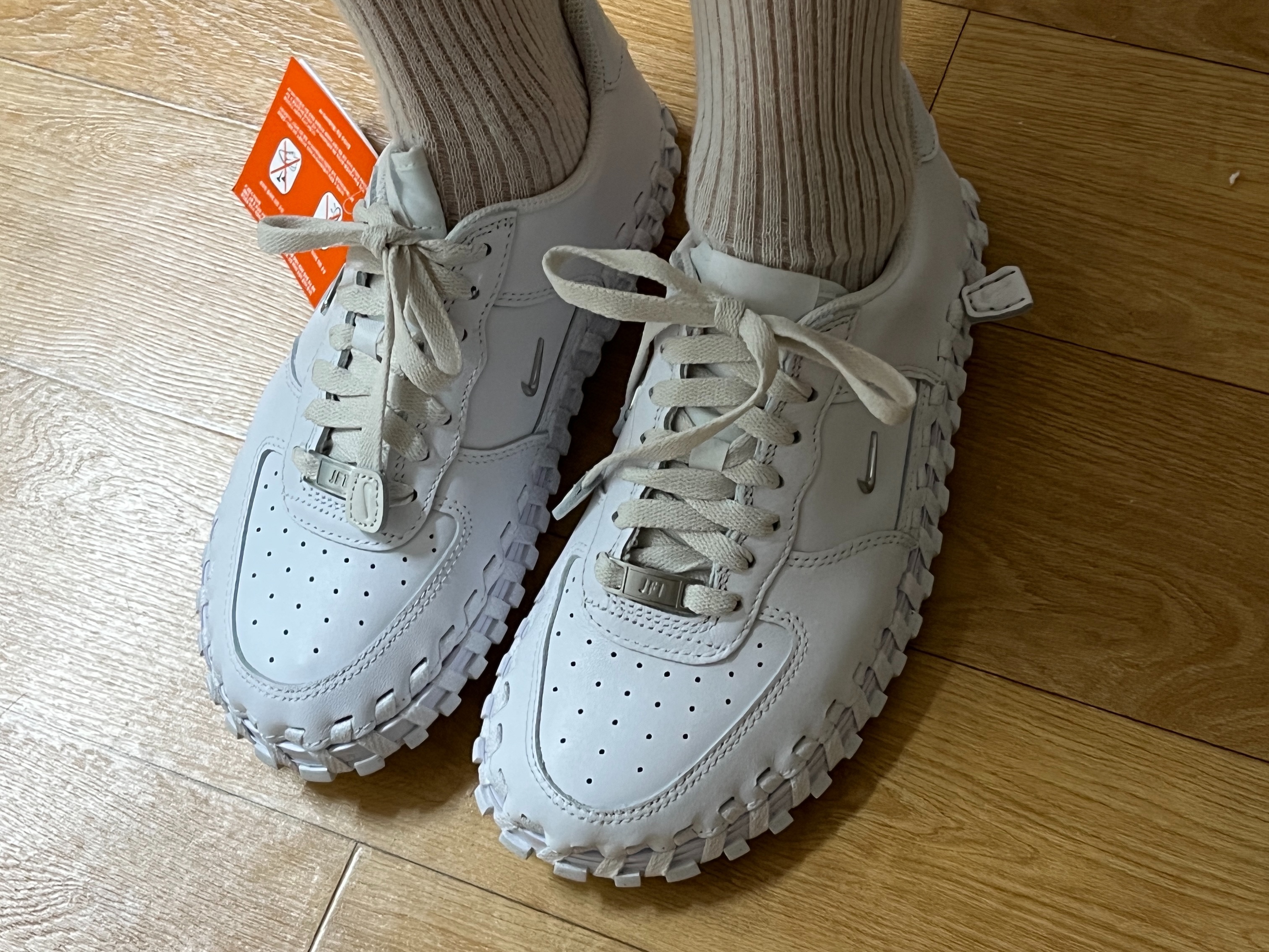 Nike x Jacquemus J Force 1 Low LX SP White 착용 스타일 - 3