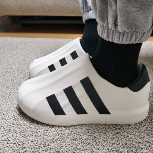 Adidas Adifom Superstar Core White 착용 스타일