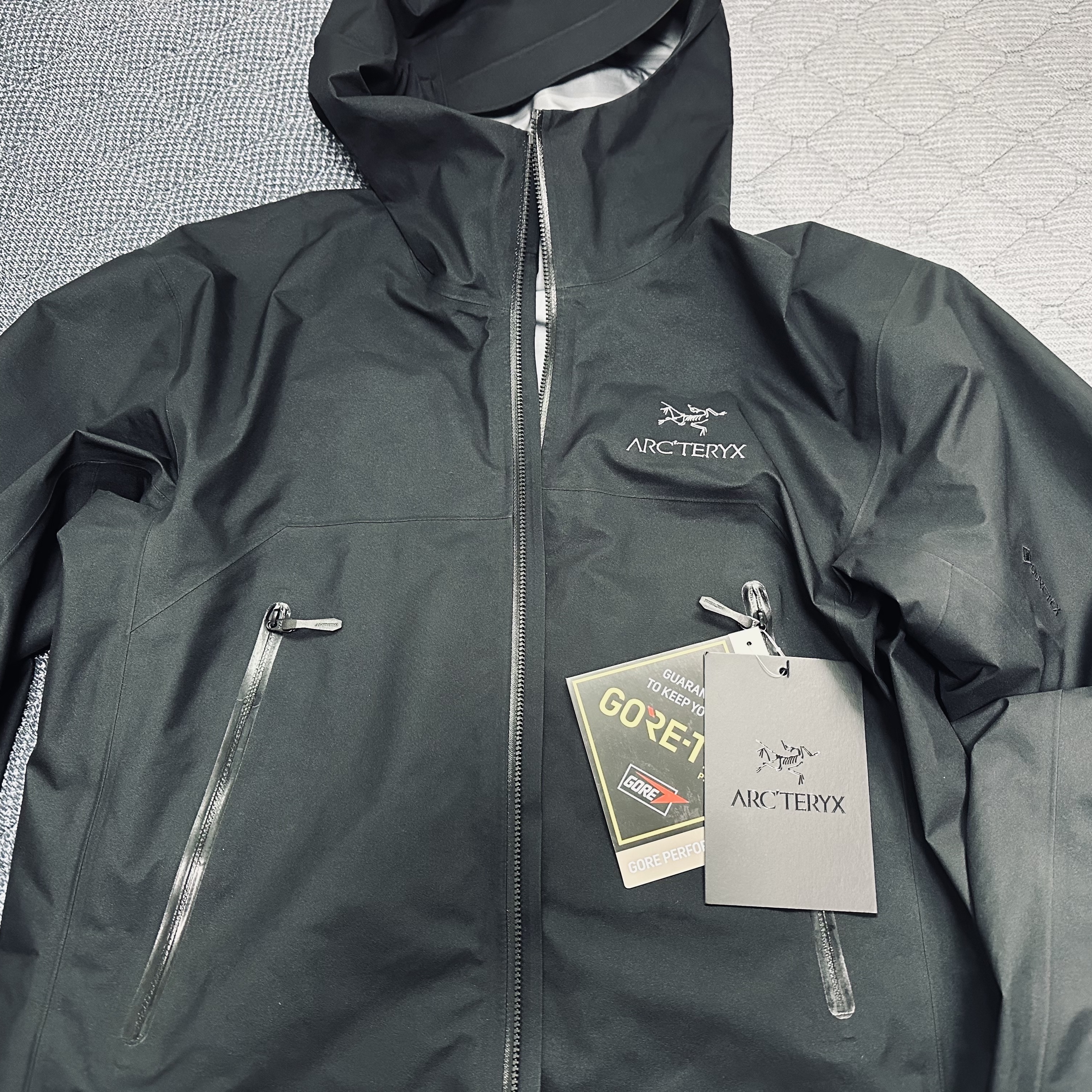 Arc'teryx Beta Jacket Black 착용 스타일