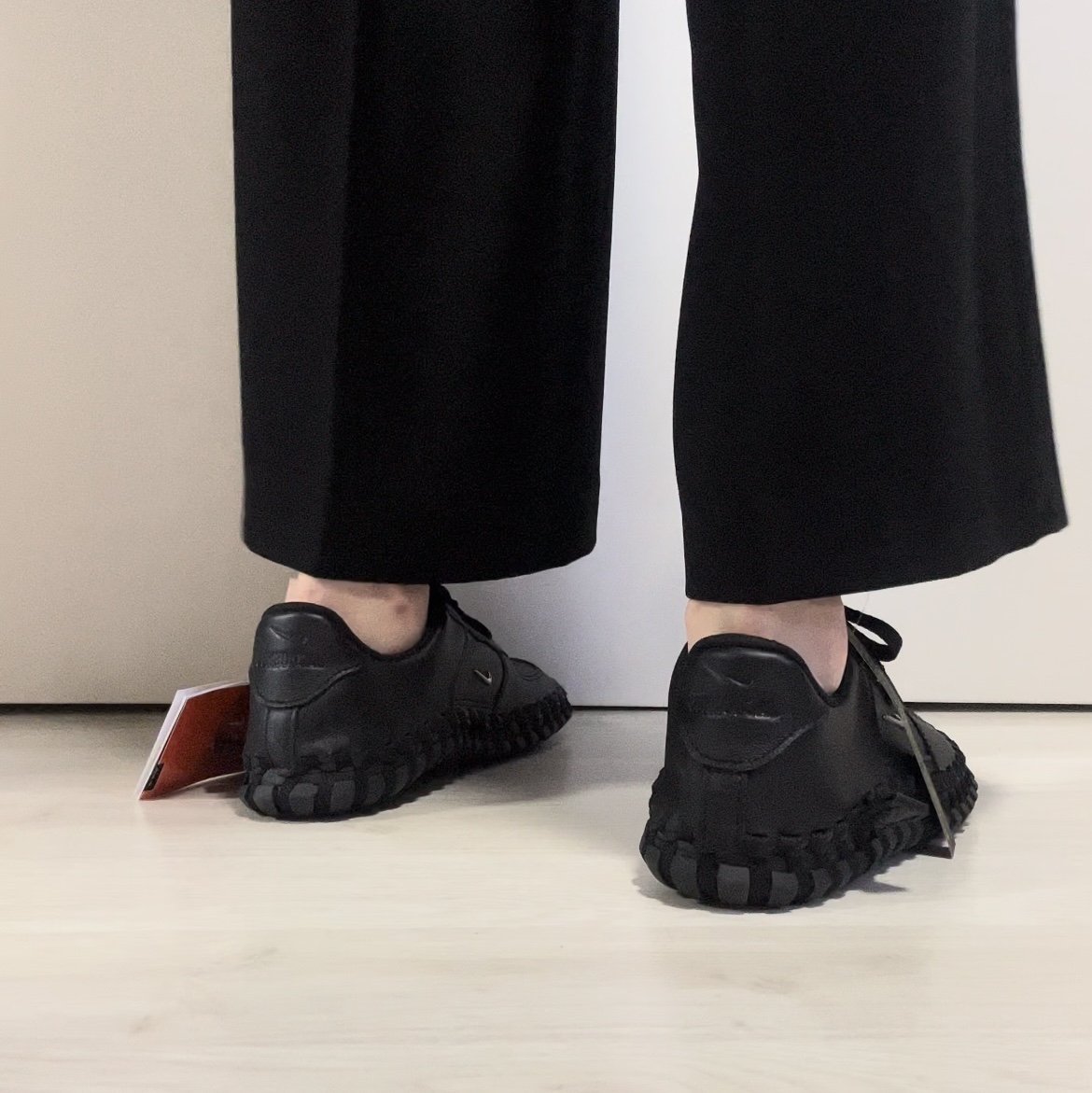 Nike x Jacquemus J Force 1 Low LX SP Black 착용 스타일 - 3
