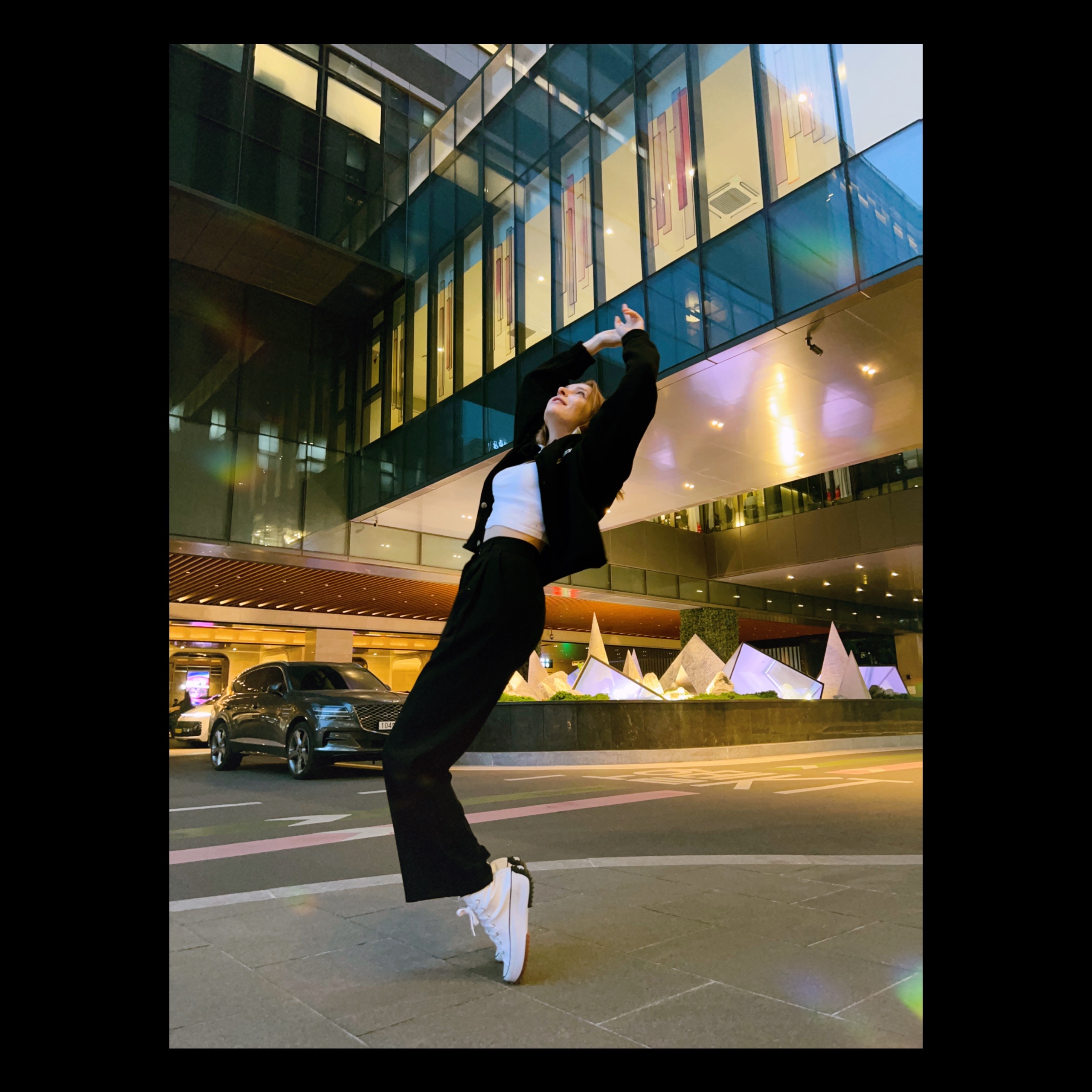 Converse Run Star Hike Hi White Black Gum 착용 스타일 - 1