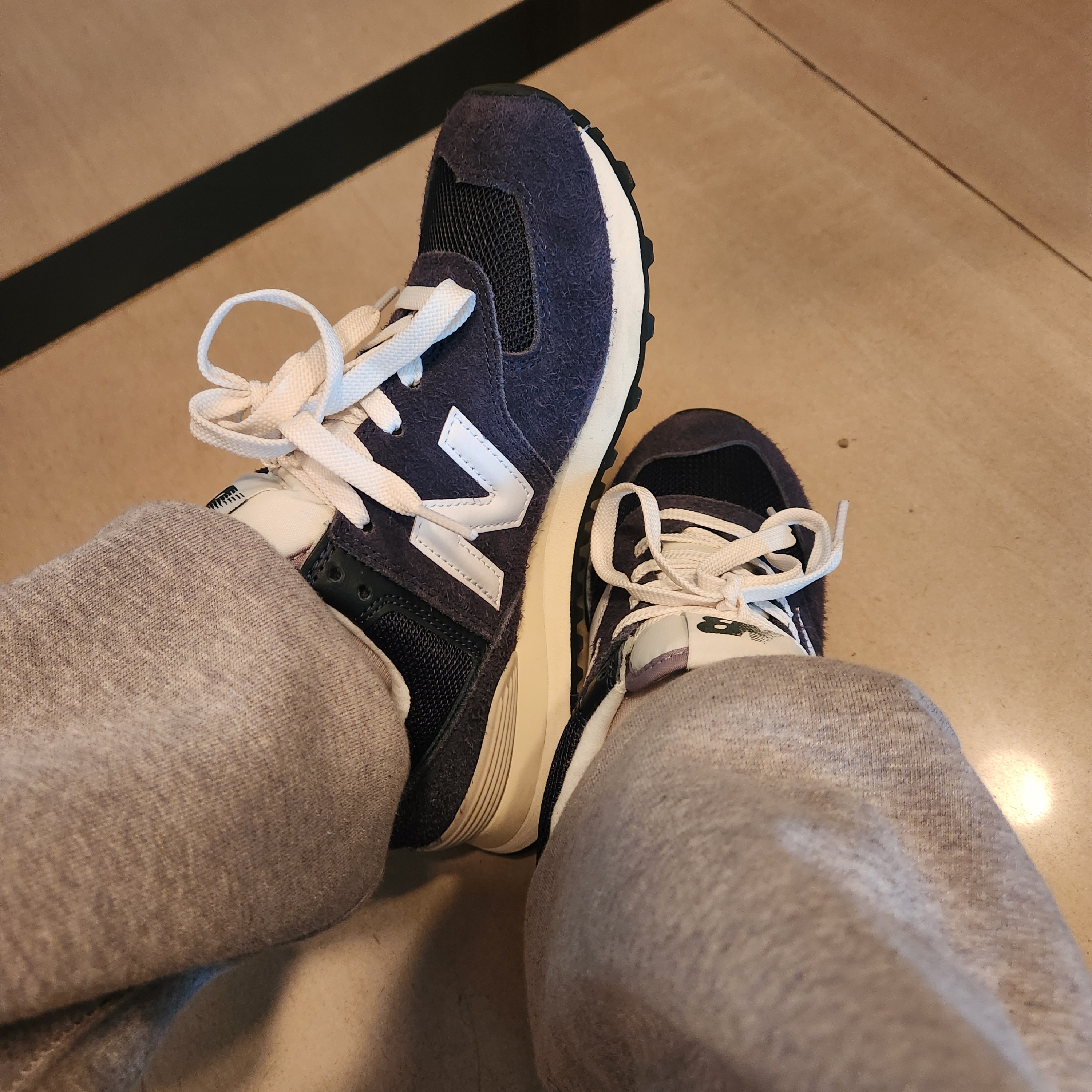 New Balance 574 Heritage Navy 착용 스타일