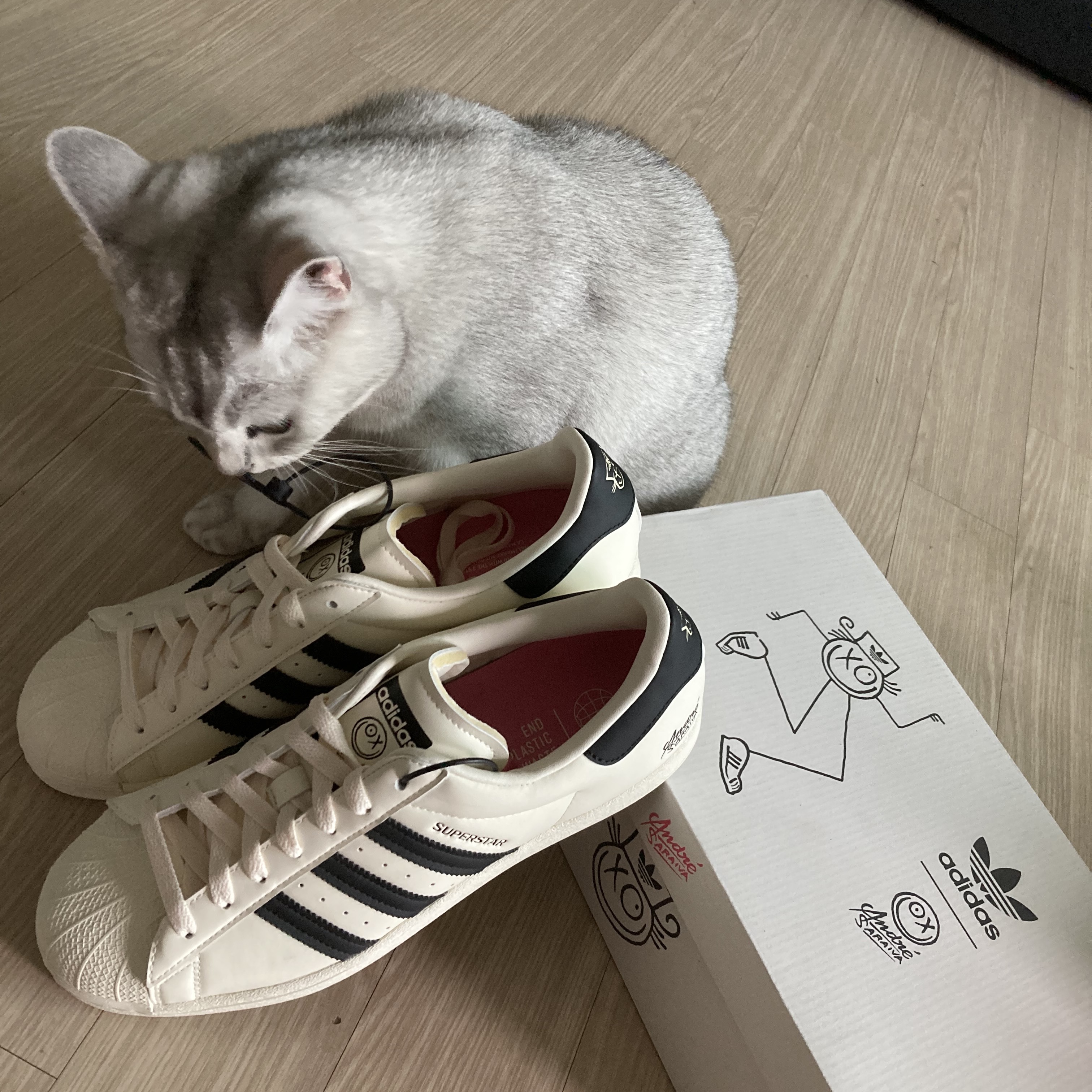 Adidas x Andre Saraiva Superstar Cream White Core Black 착용 스타일 - 2