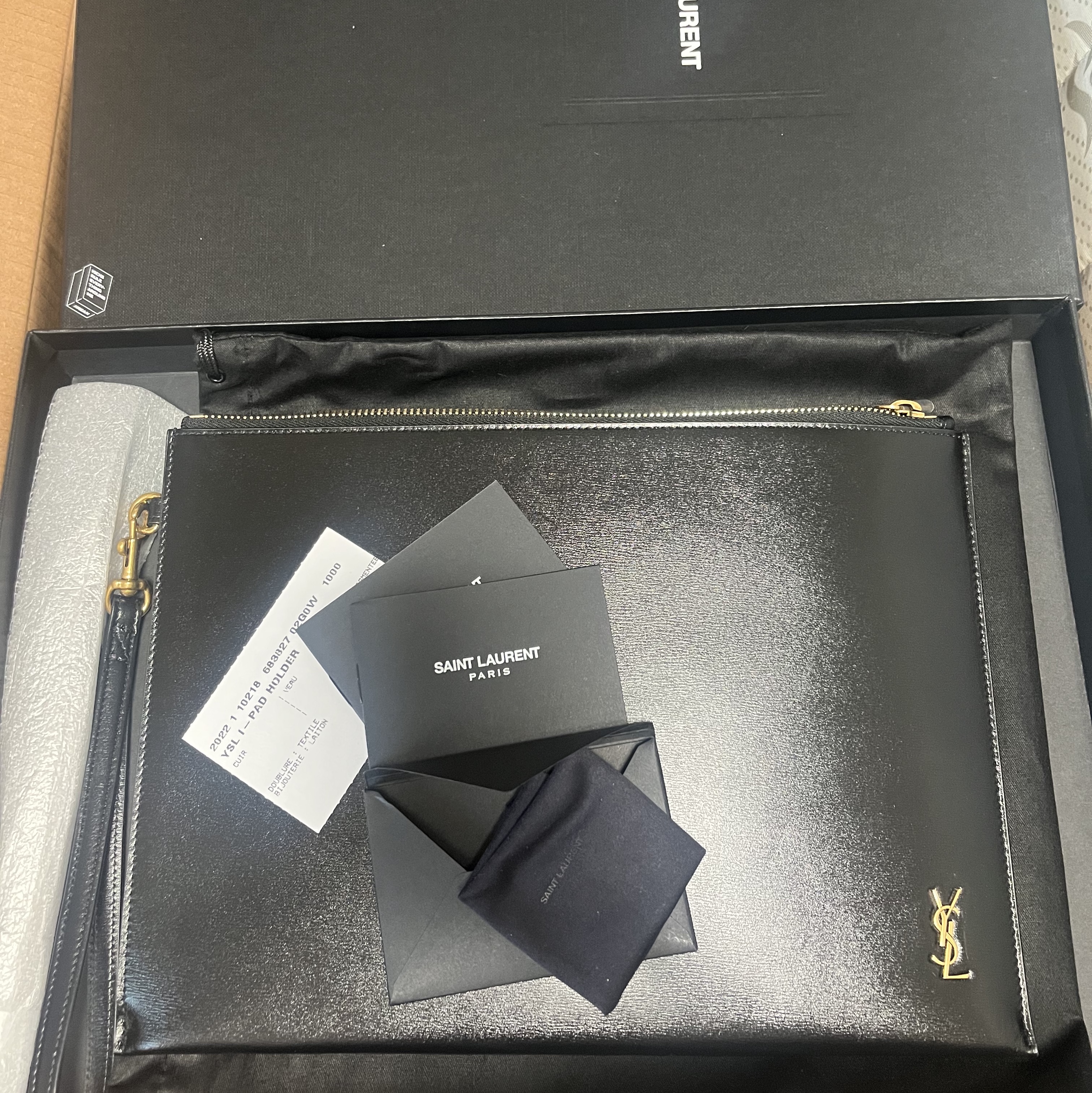 Saint Laurent Tiny Cassandre Zip Tablet Holder in Shiny Leather Black Gold 착용 스타일