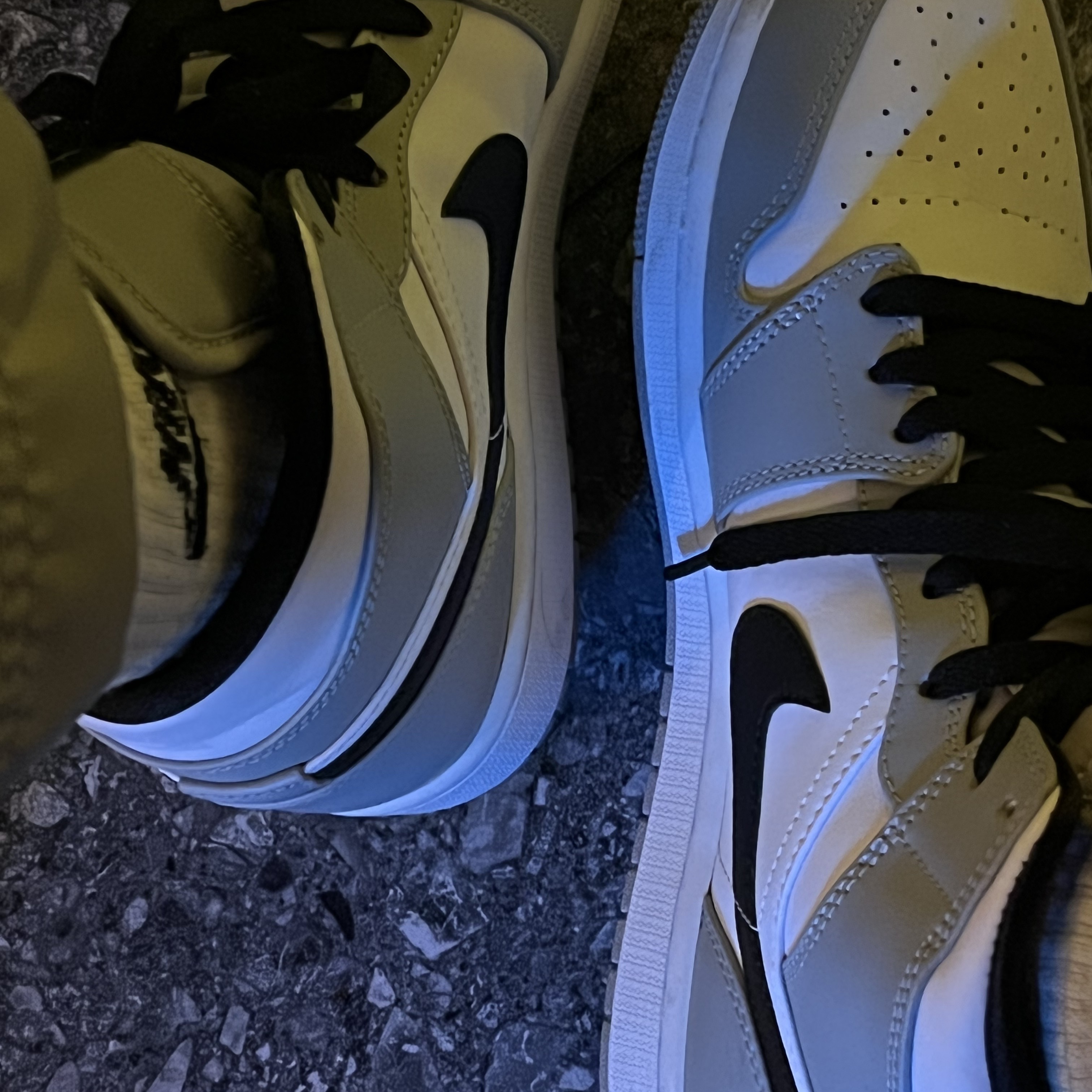 Jordan 1 Mid Light Smoke Grey 착용 스타일