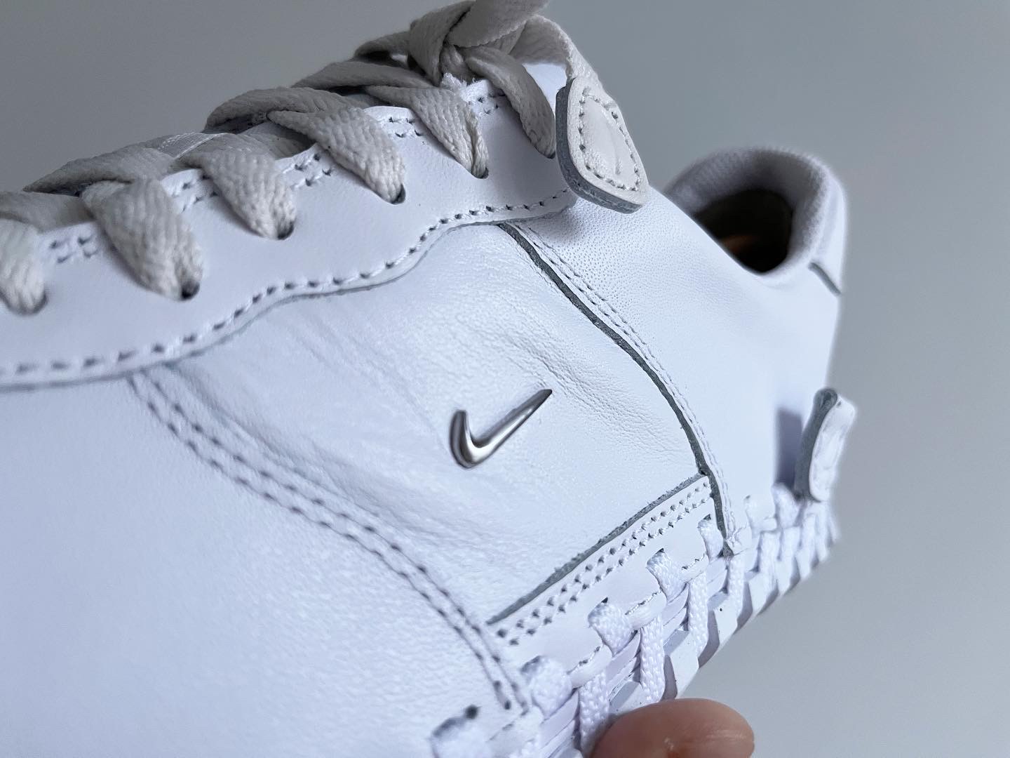 Nike x Jacquemus J Force 1 Low LX SP White 착용 스타일 - 3