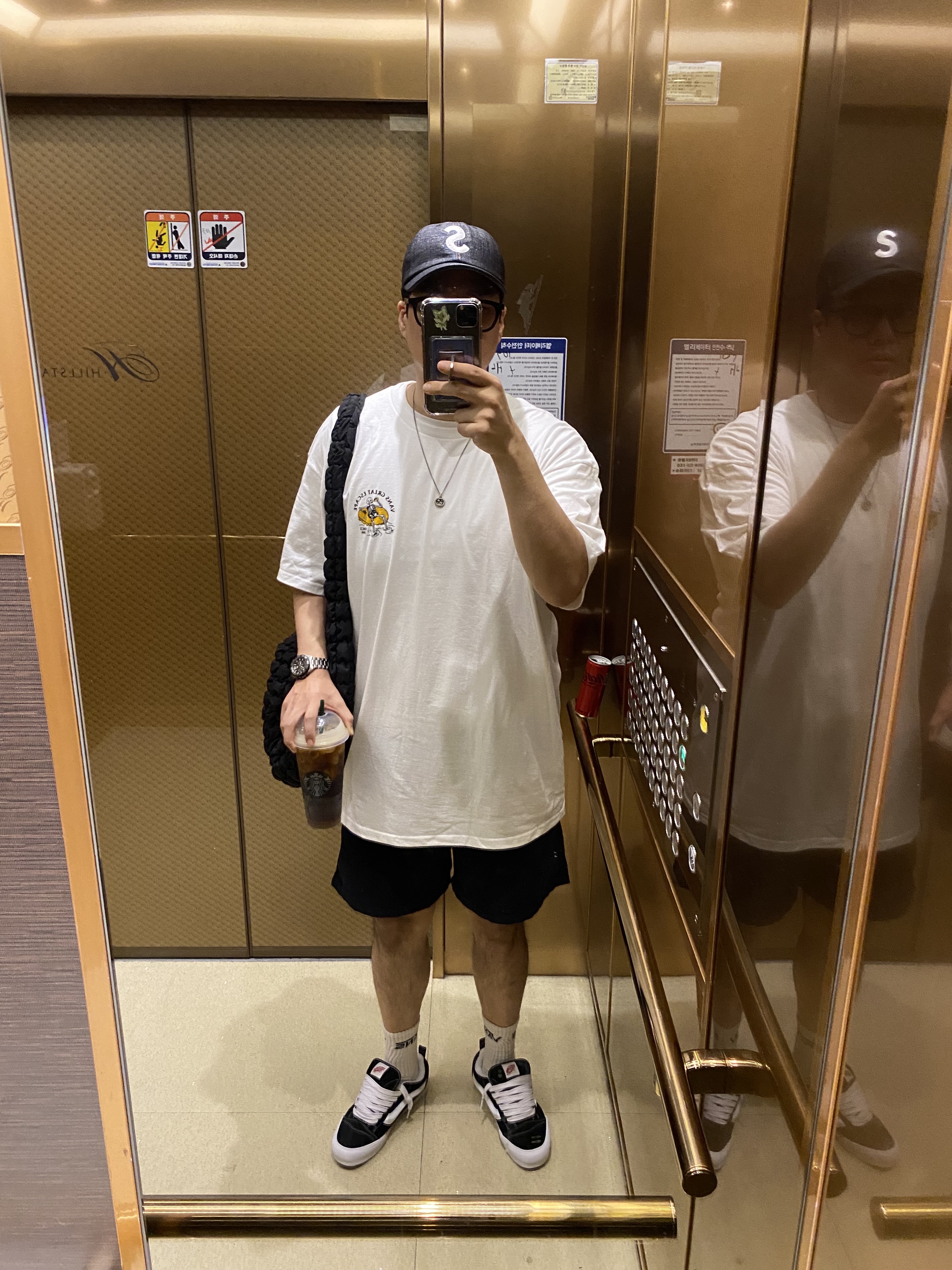 Supreme Raffia S Logo 6-Panel Black - 22SS, Vans Knu-Skool Black True White 착용 스타일