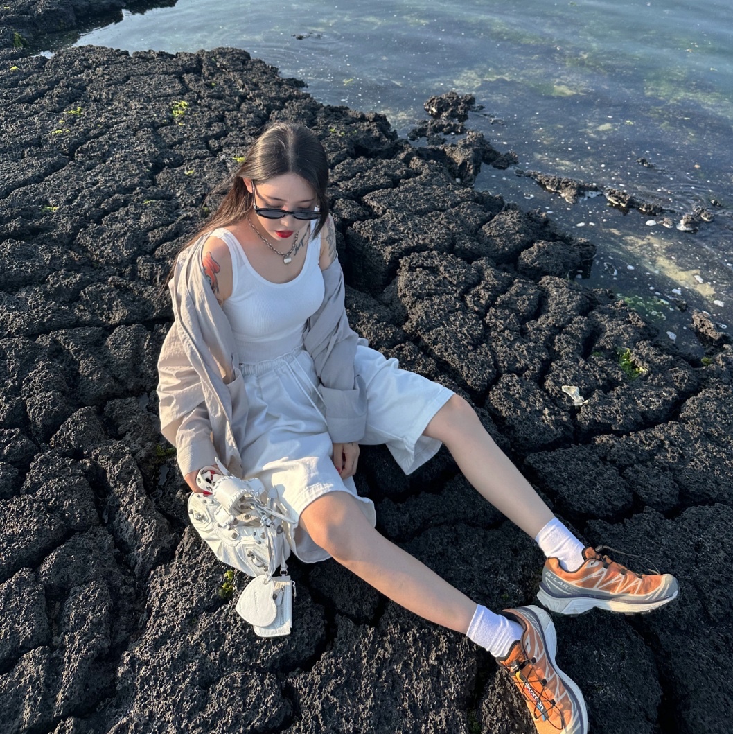 Salomon XT-6 Apricot Buff 착용 스타일 - 1