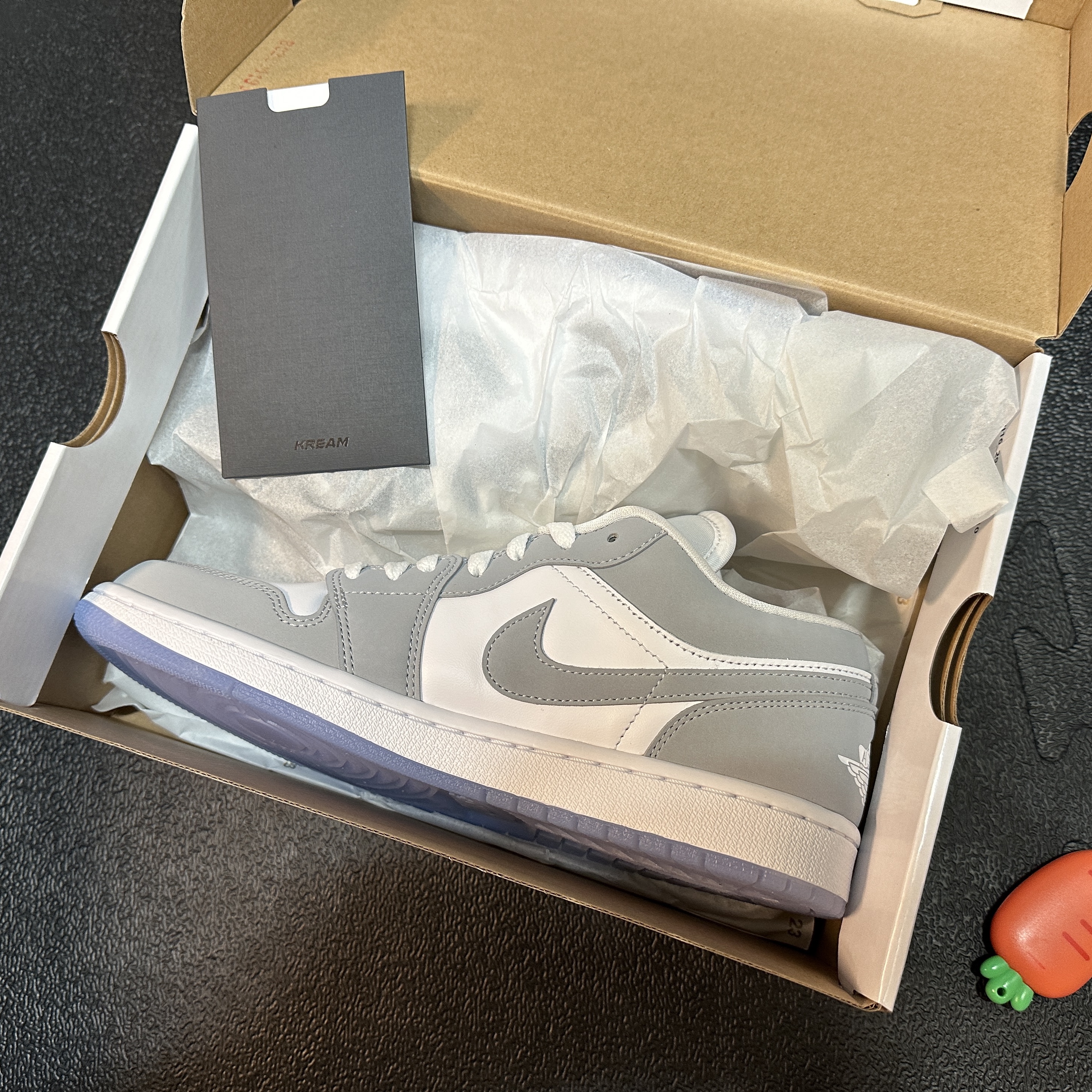 (W) Jordan 1 Low White Wolf Grey 착용 스타일 - 3