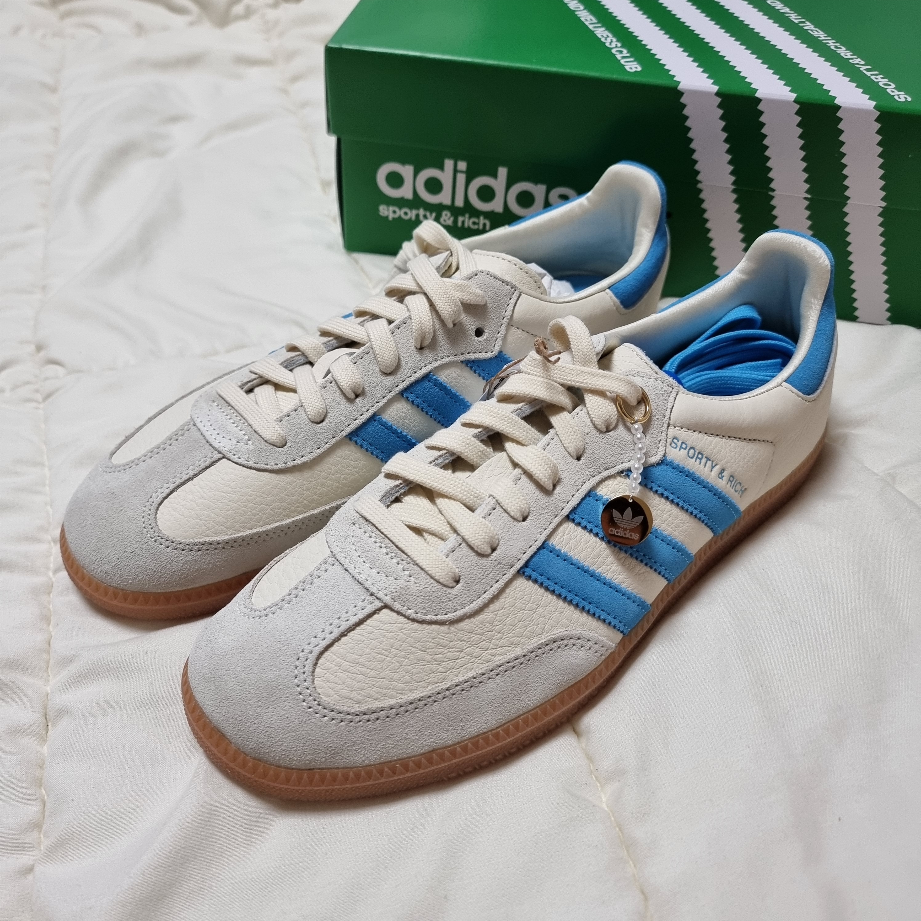Adidas x Sporty & Rich Samba Cream Blue 착용 스타일 - 1