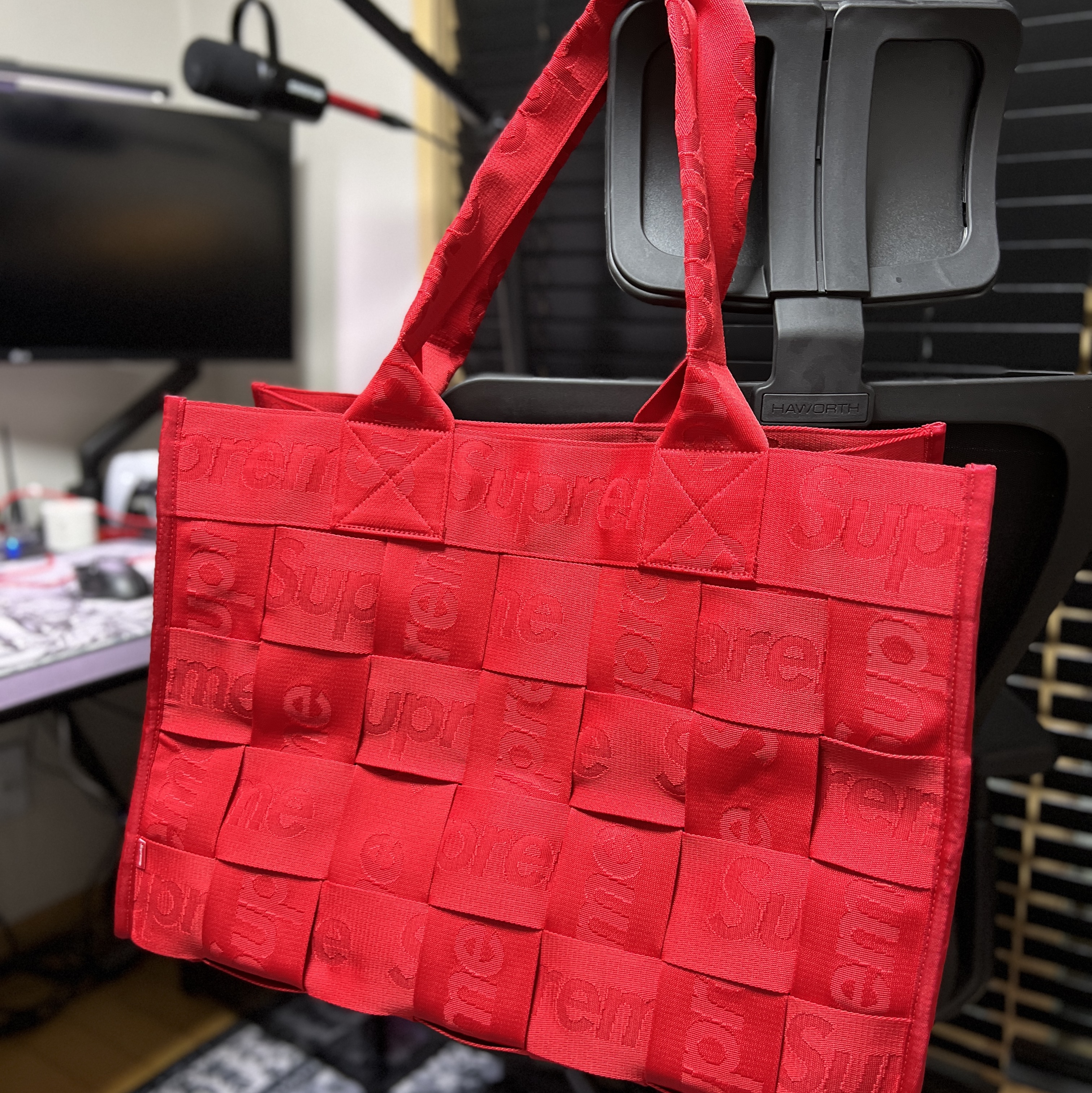 Supreme Woven Large Tote Red - 23SS 착용 스타일