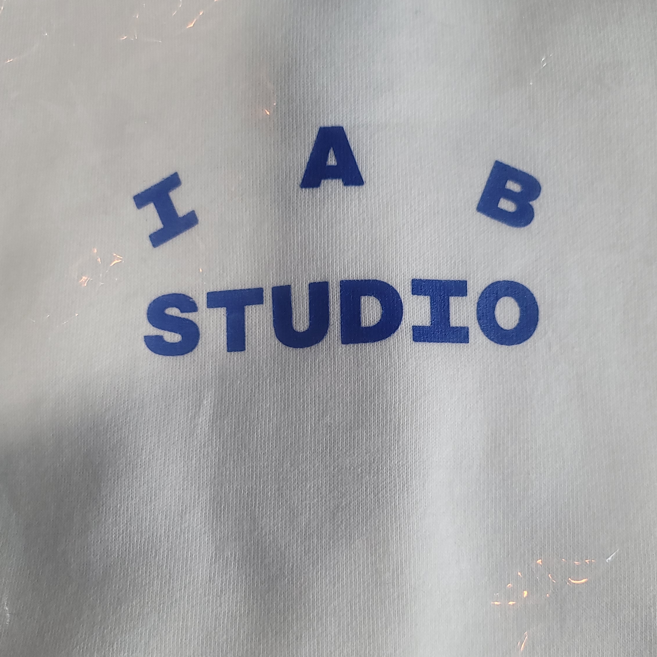 IAB Studio 10th Anniversary T-Shirts Pack White & Black (2 Pack) 착용 스타일