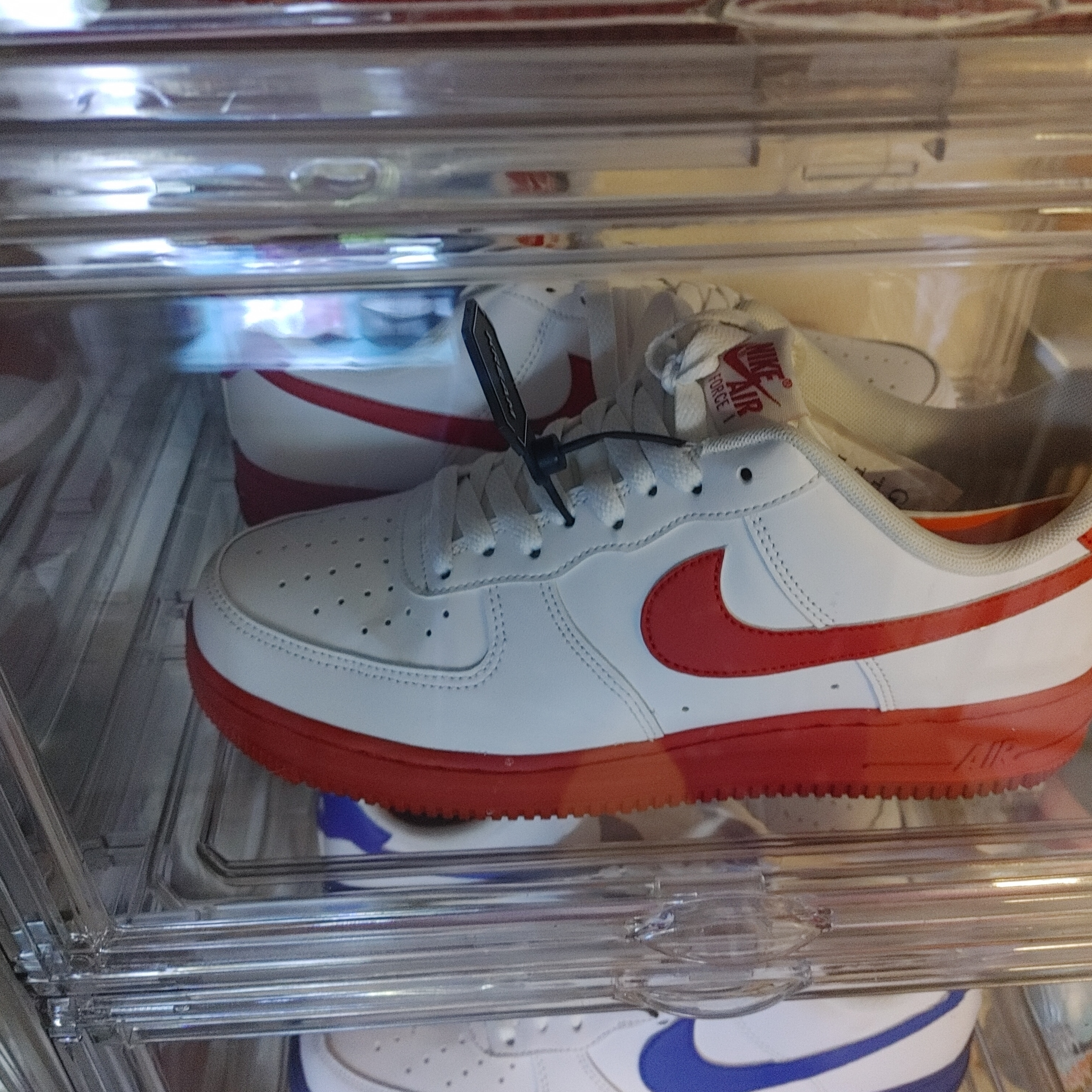 Nike Air Force 1 Low White Red Midsole 착용 스타일