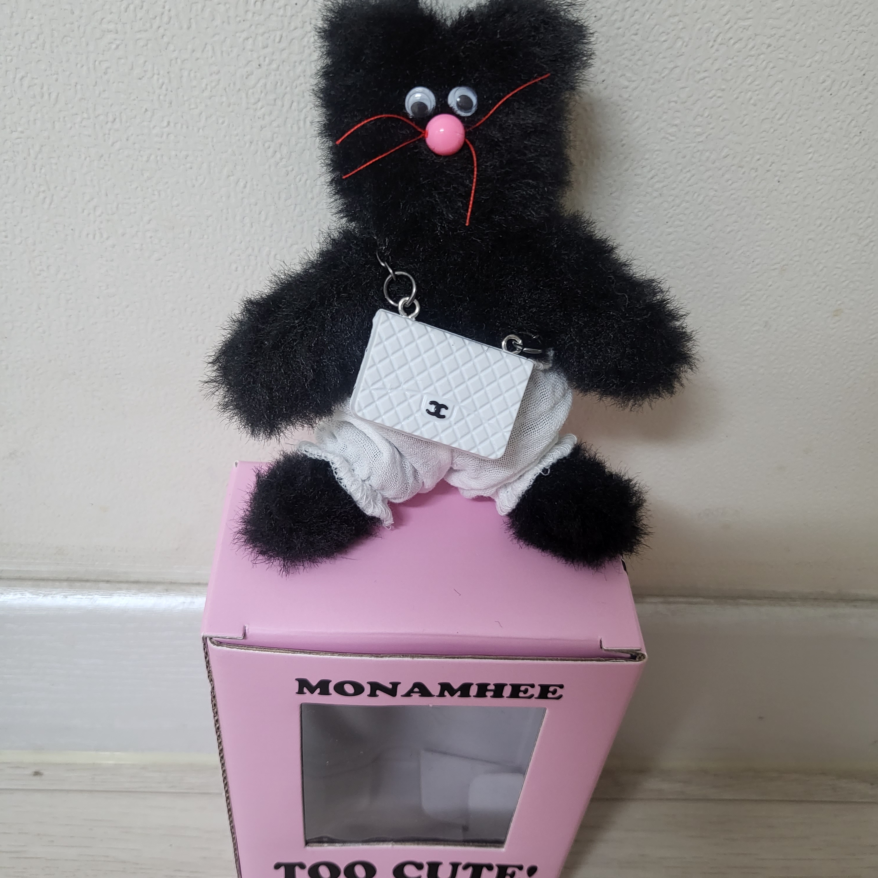 Monamhee Beulpingi Keyring with White Pants Black 착용 스타일 - 2