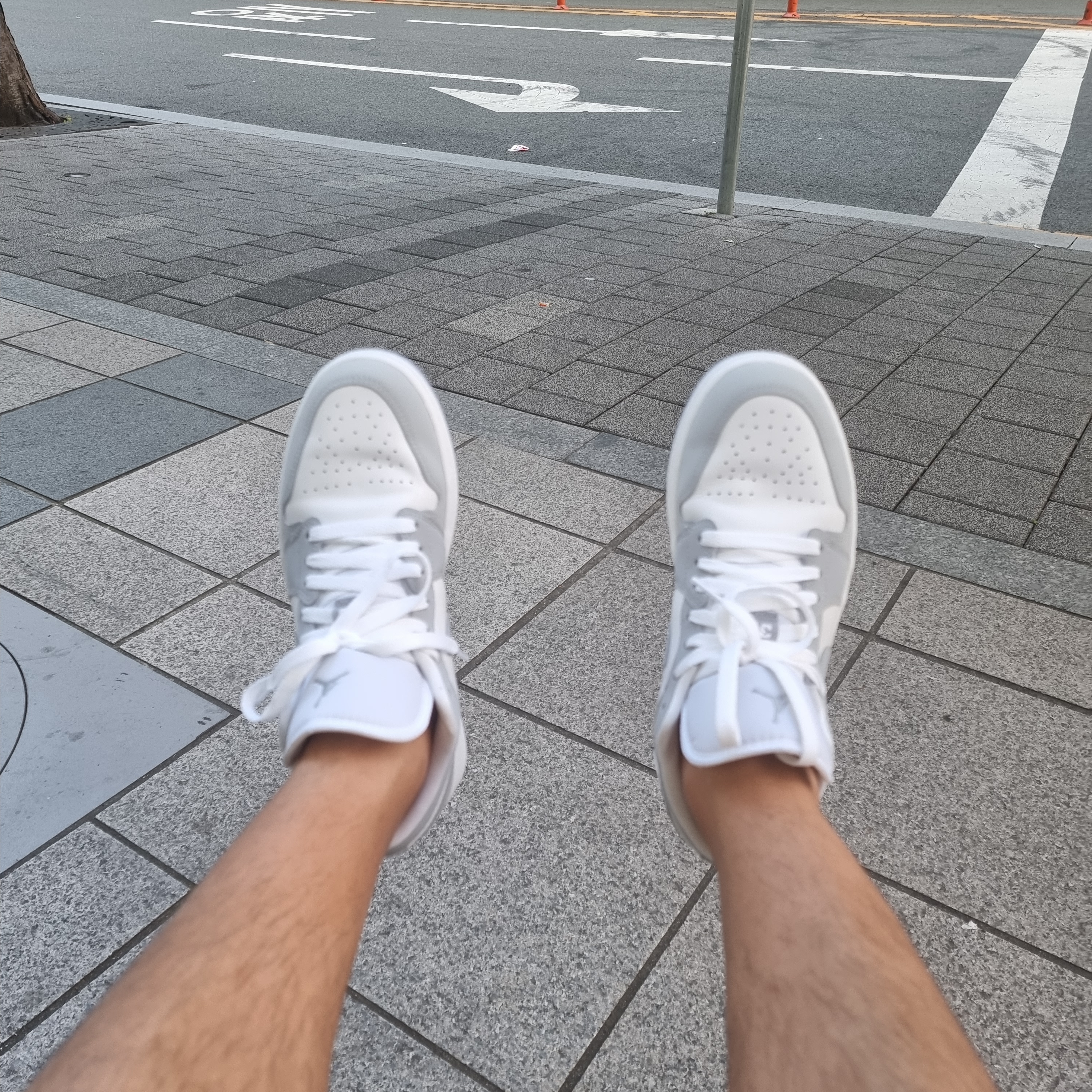 (W) Jordan 1 Low White Wolf Grey 착용 스타일 - 1