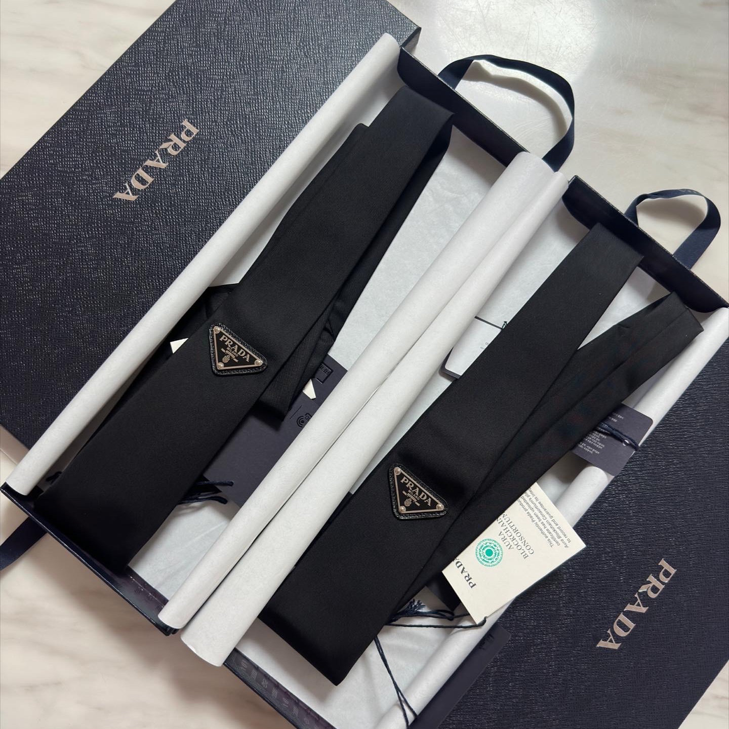 Prada Re-Nylon Gabardine Tie Black 착용 스타일