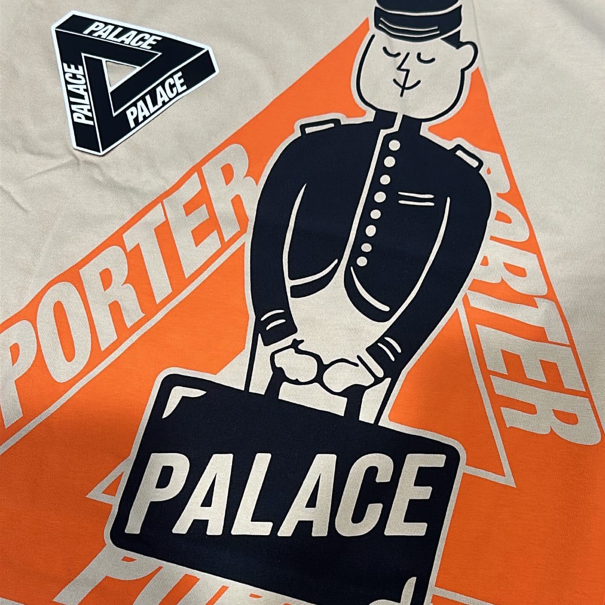 Palace x Porter Tri-Ferg Bell Boy T-Shirt Sand 착용 스타일