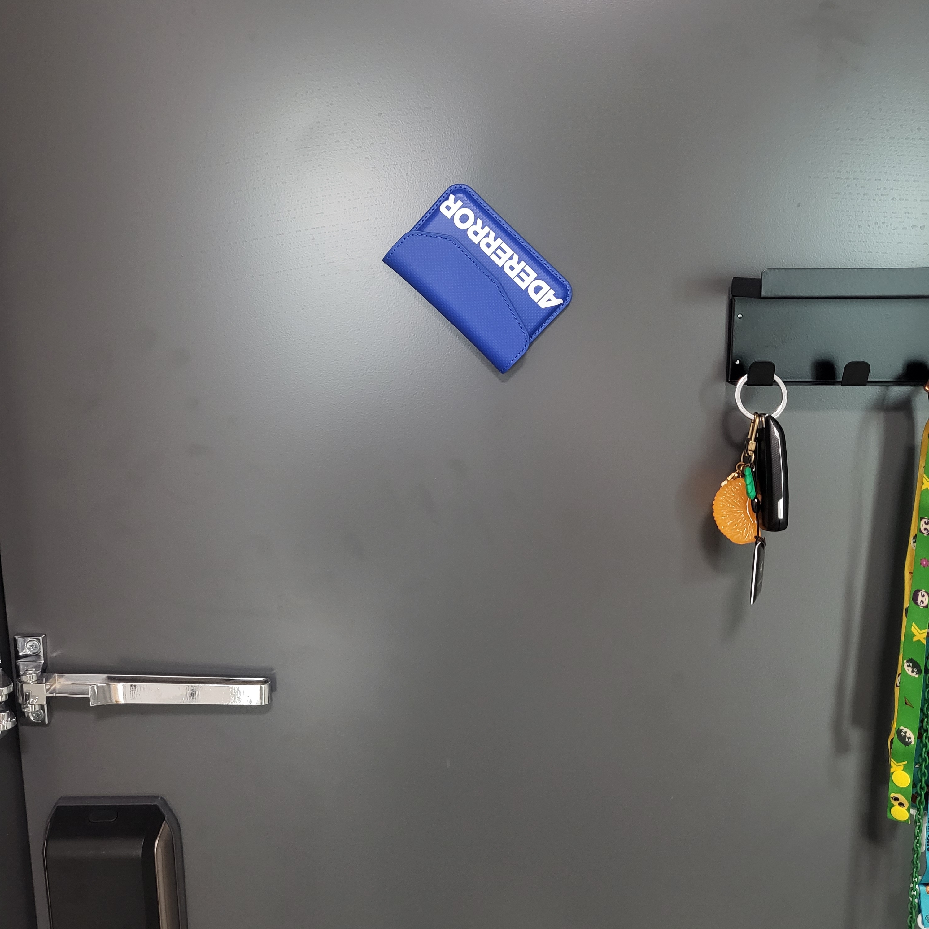 Ader Error Standic Magsafe Wallet Z-Blue 착용 스타일