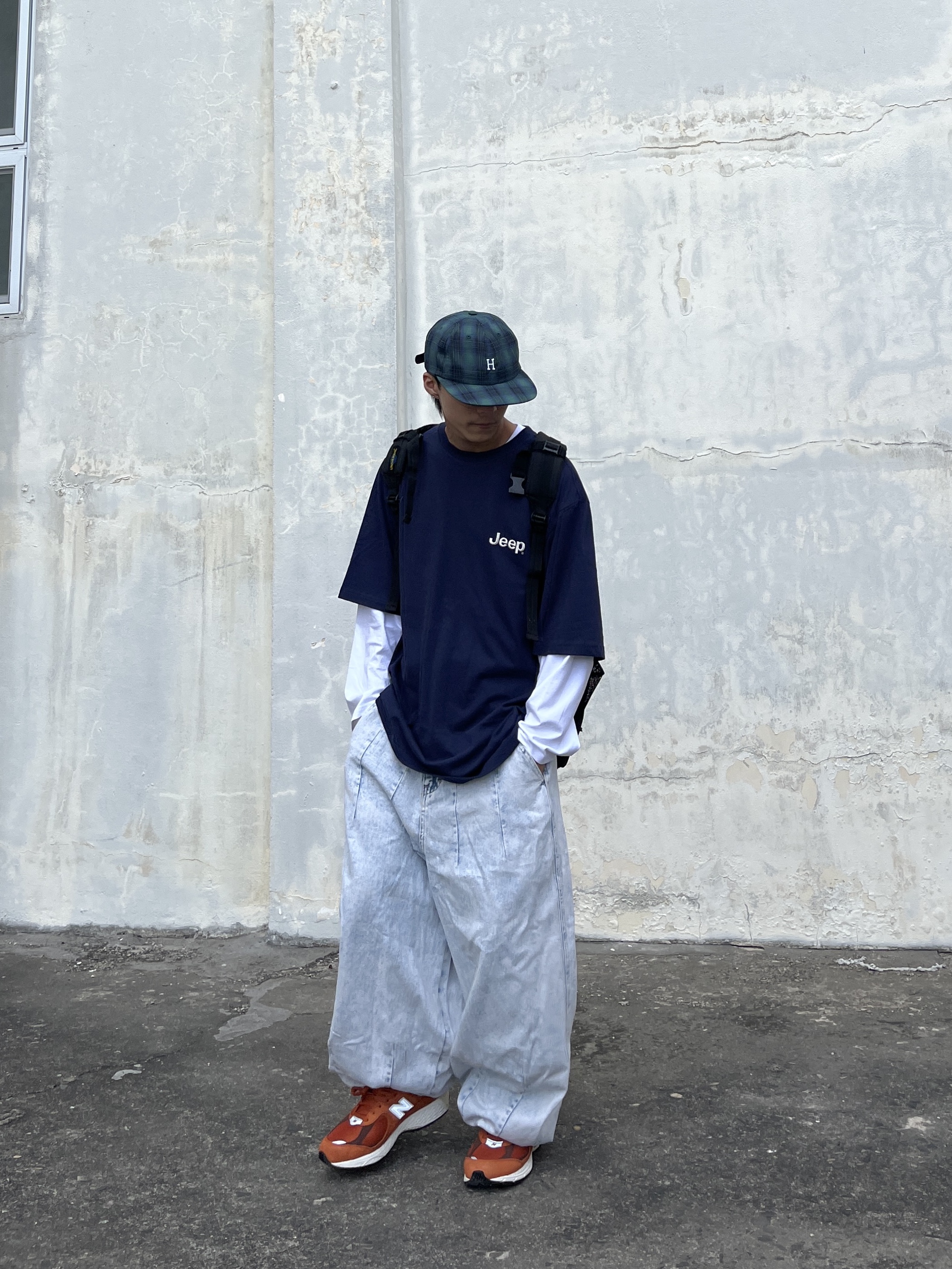 New Balance 2002R Rust Oxide 착용 스타일 - 1
