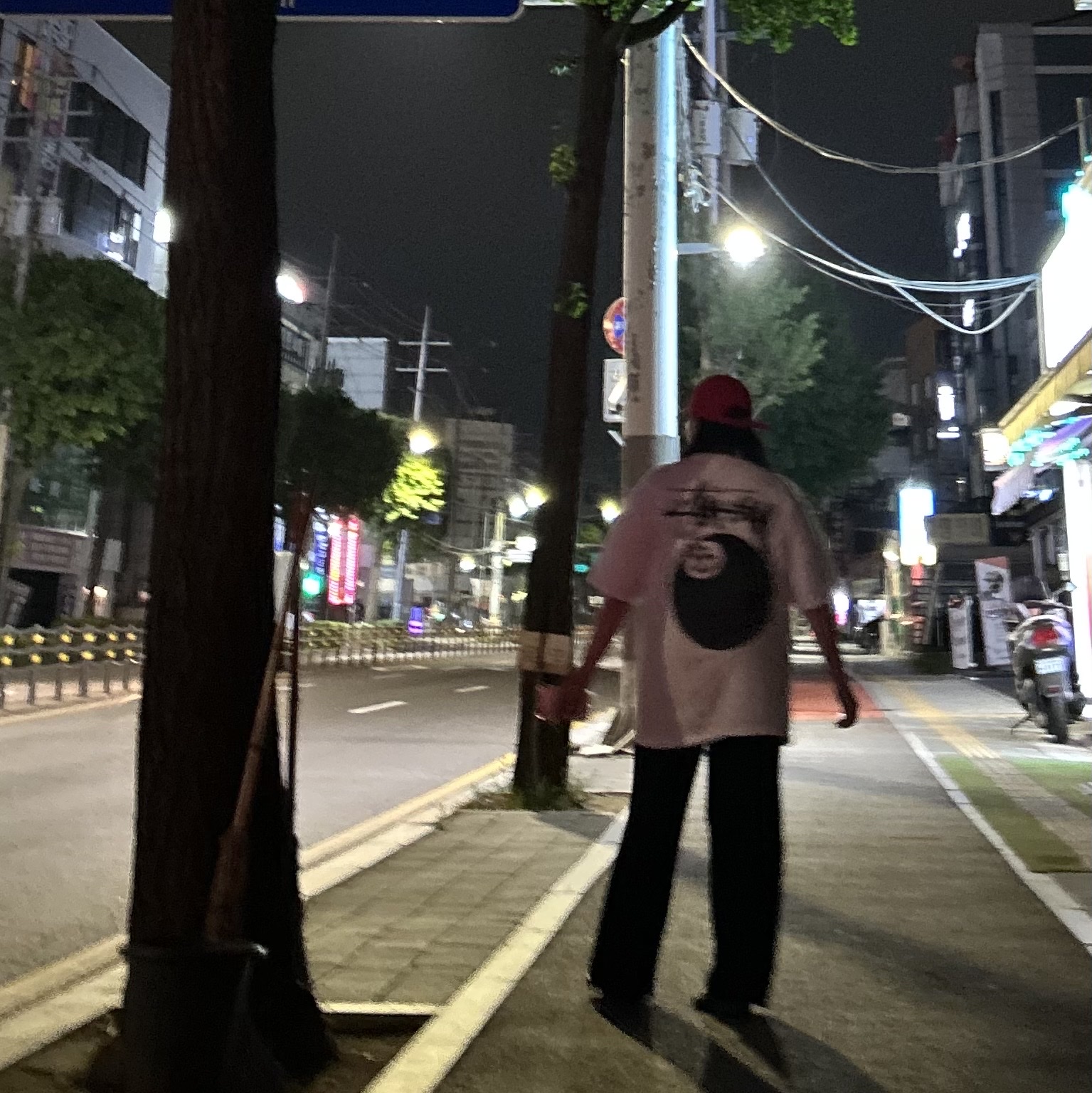 Stussy 8 Ball T-Shirt White - 22SS, (W) Nike Air Force 1 '07 Low Triple Black 착용 스타일