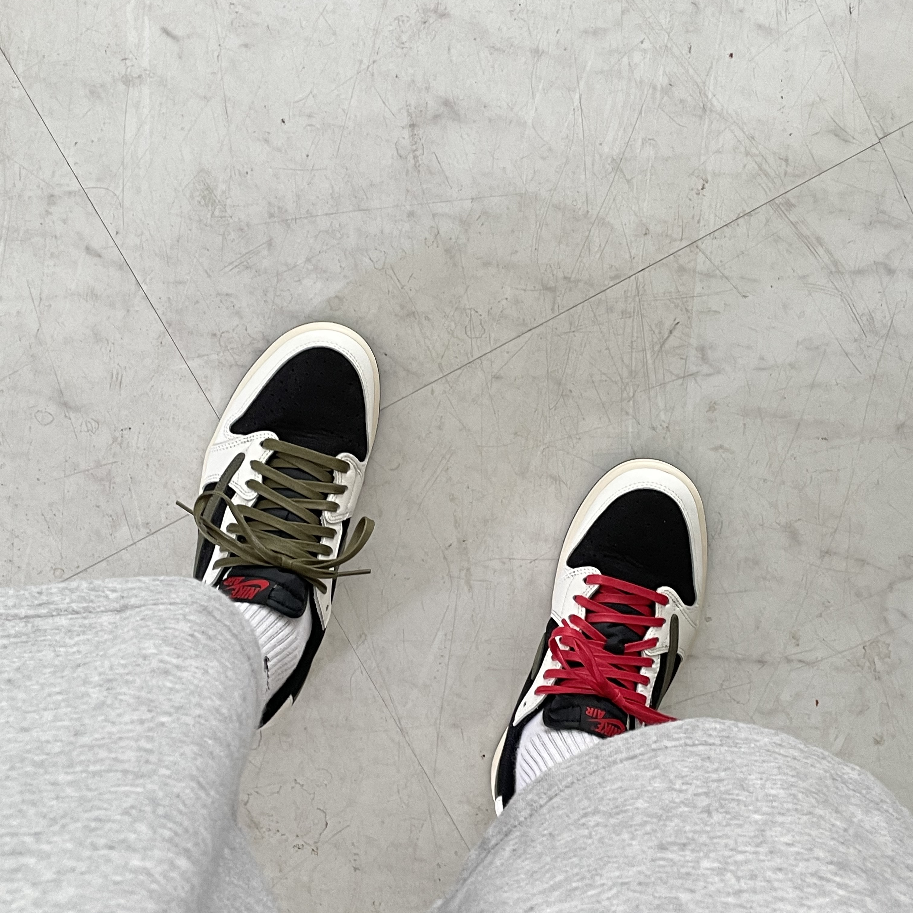 (W) Jordan 1 x Travis Scott Retro Low OG SP Medium Olive 착용 스타일 - 2