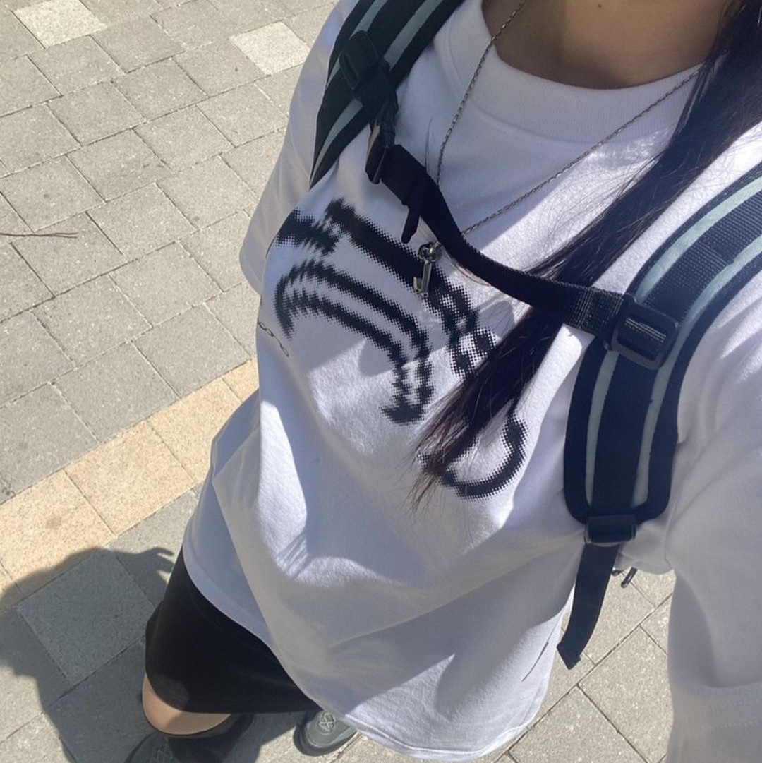 Art of Field Big Symbol Short Sleeve T-Shirt White, Art of Field Big Symbol Short Sleeve T-Shirt Light Gray 착용 스타일