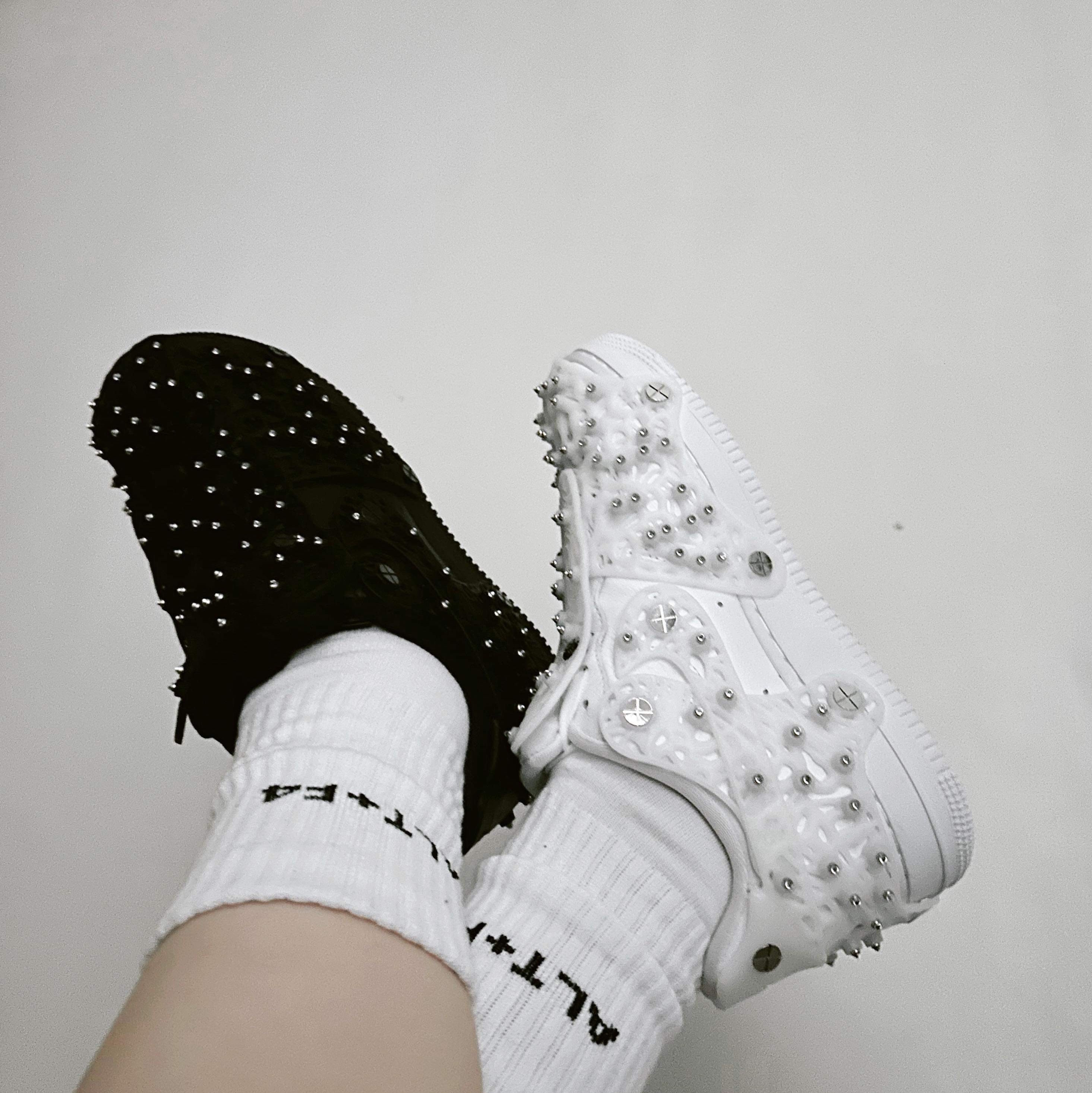 (W) Nike x Swarovski Air Force 1 LXX Triple White, (W) Nike x Swarovski Air Force 1 LXX Triple Black 착용 스타일