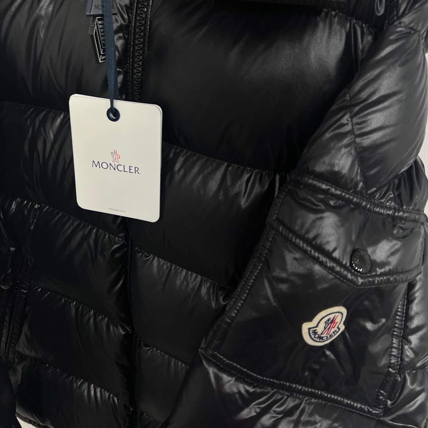 Moncler Maya Short Down Jacket Black - 22FW 착용 스타일 - 2