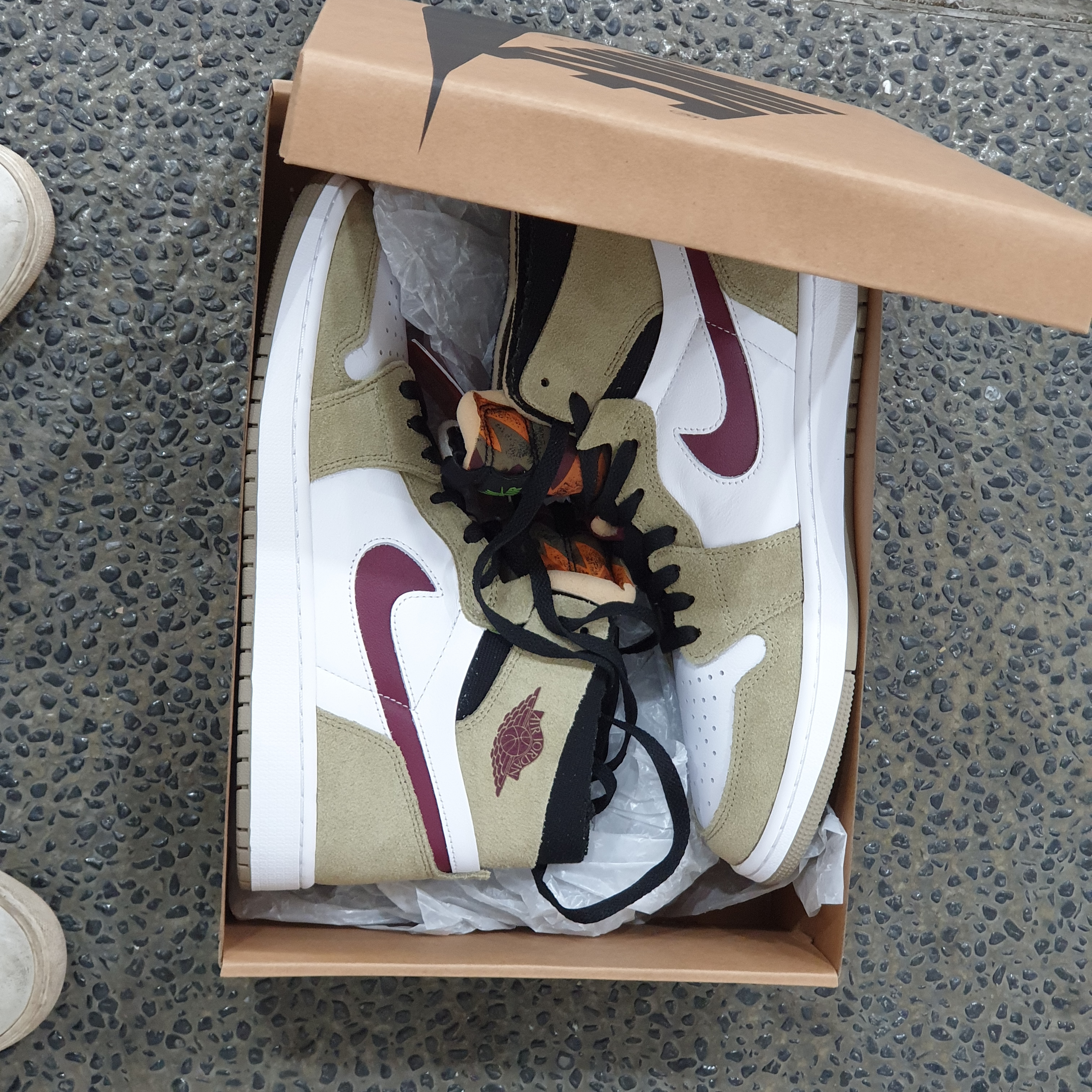 Jordan 1 Zoom Air CMFT Neutral Olive 착용 스타일