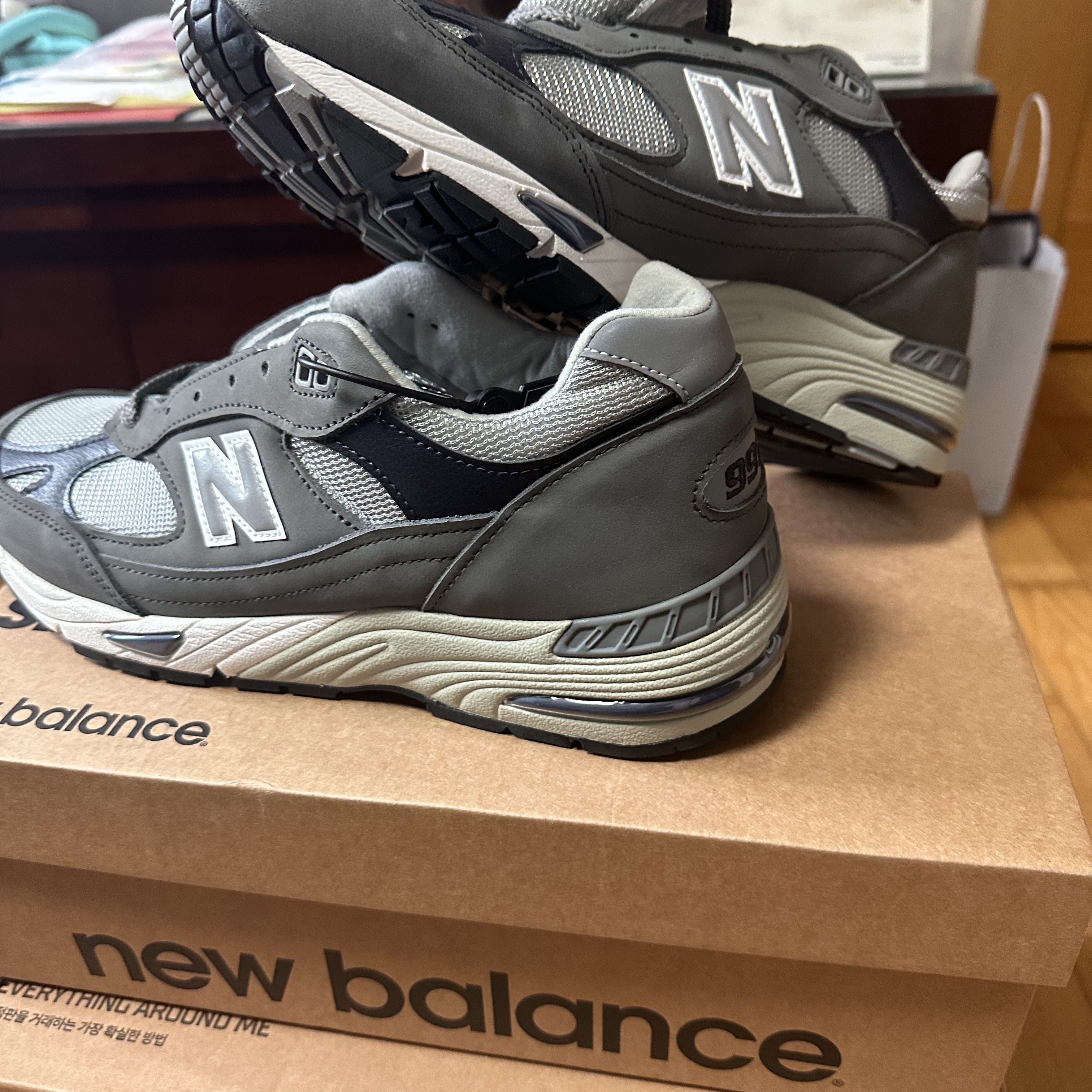 New Balance 991 Made in UK Castlerock Navy 착용 스타일 - 1