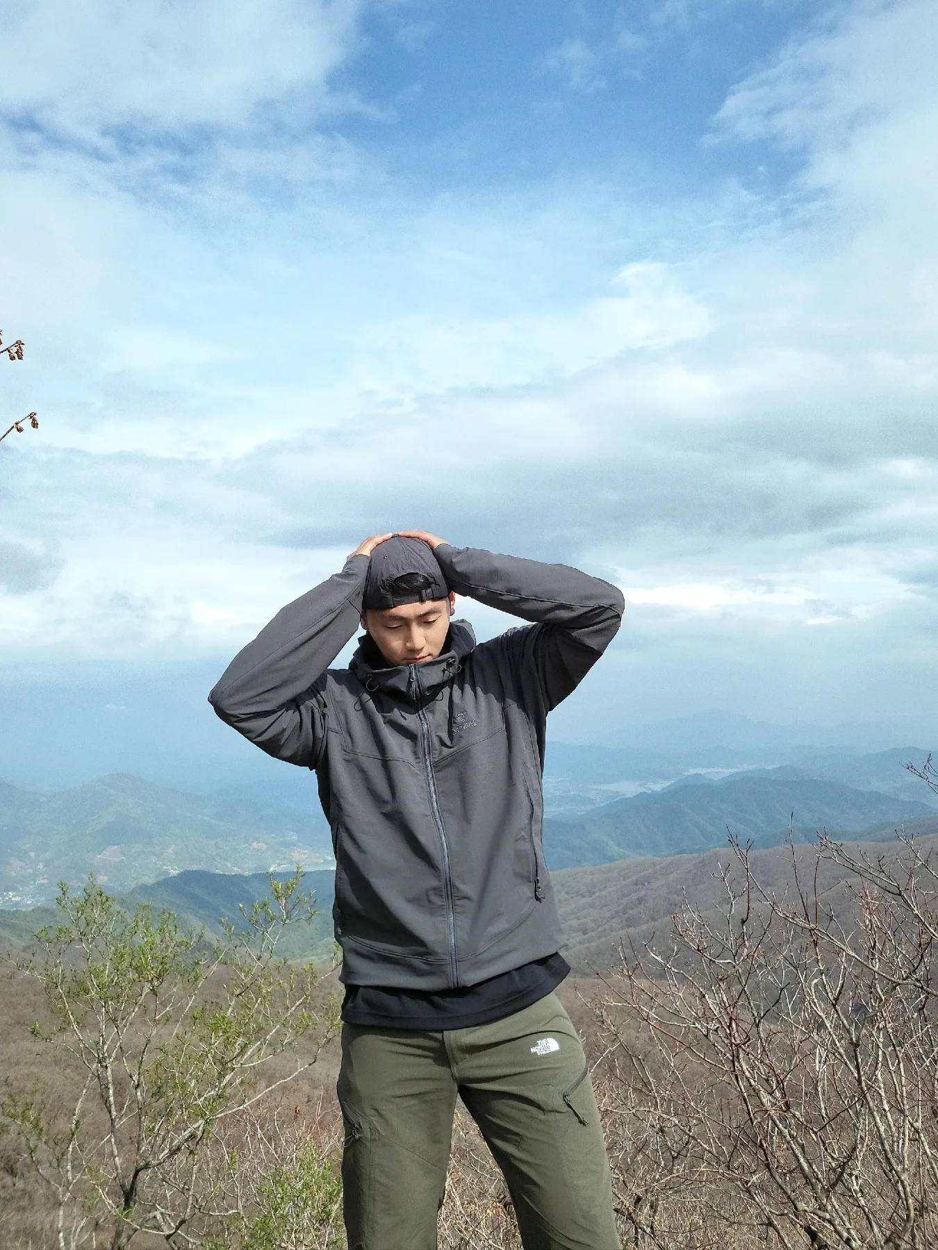 Arc'teryx Gamma LT Hoody Glitch 착용 스타일