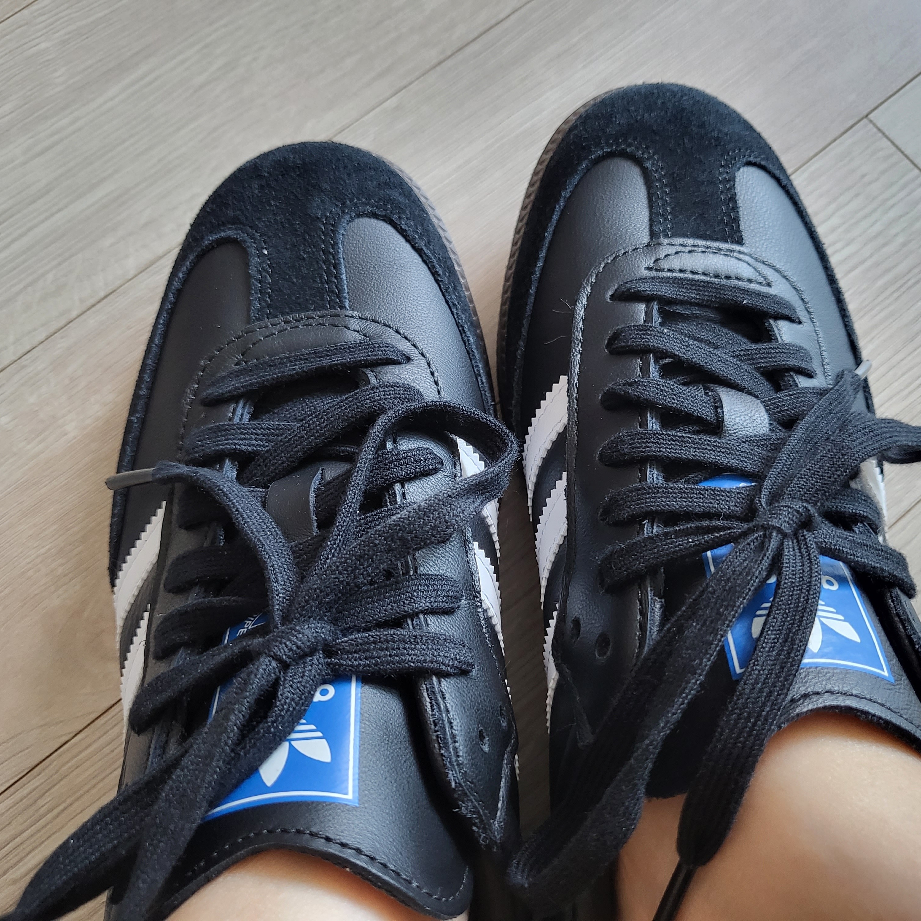 Adidas Samba OG Black White Gum 착용 스타일
