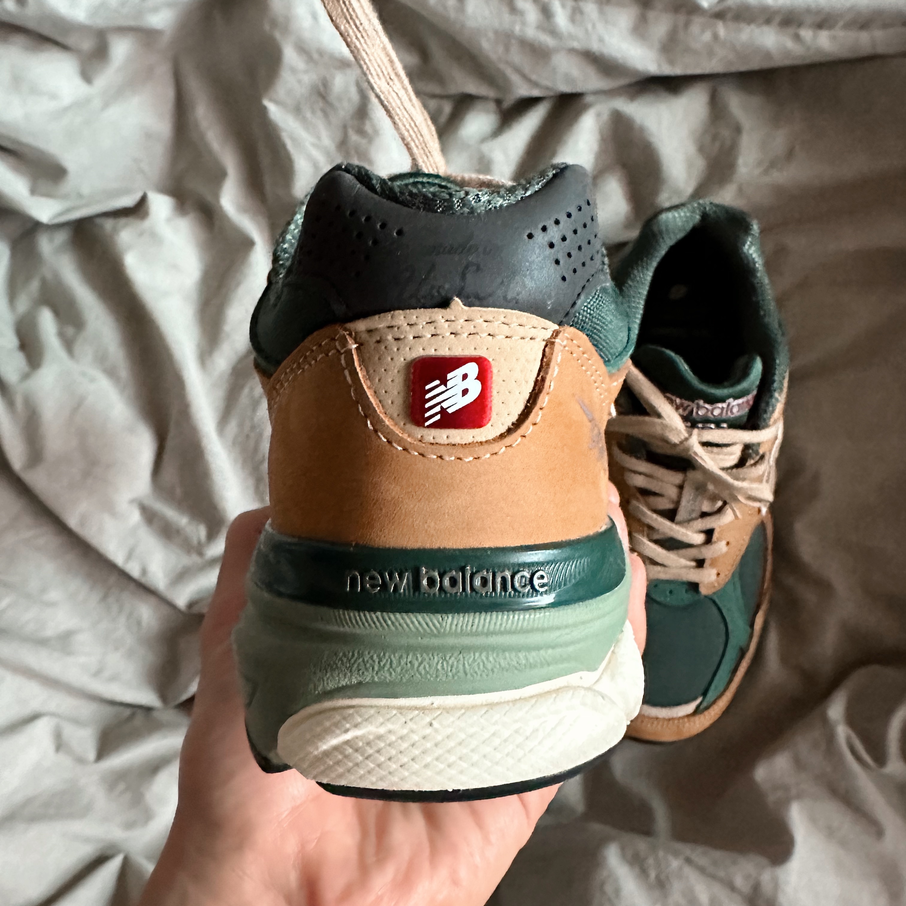 New Balance 990v3 Made in USA Tan Green 착용 스타일 - 5
