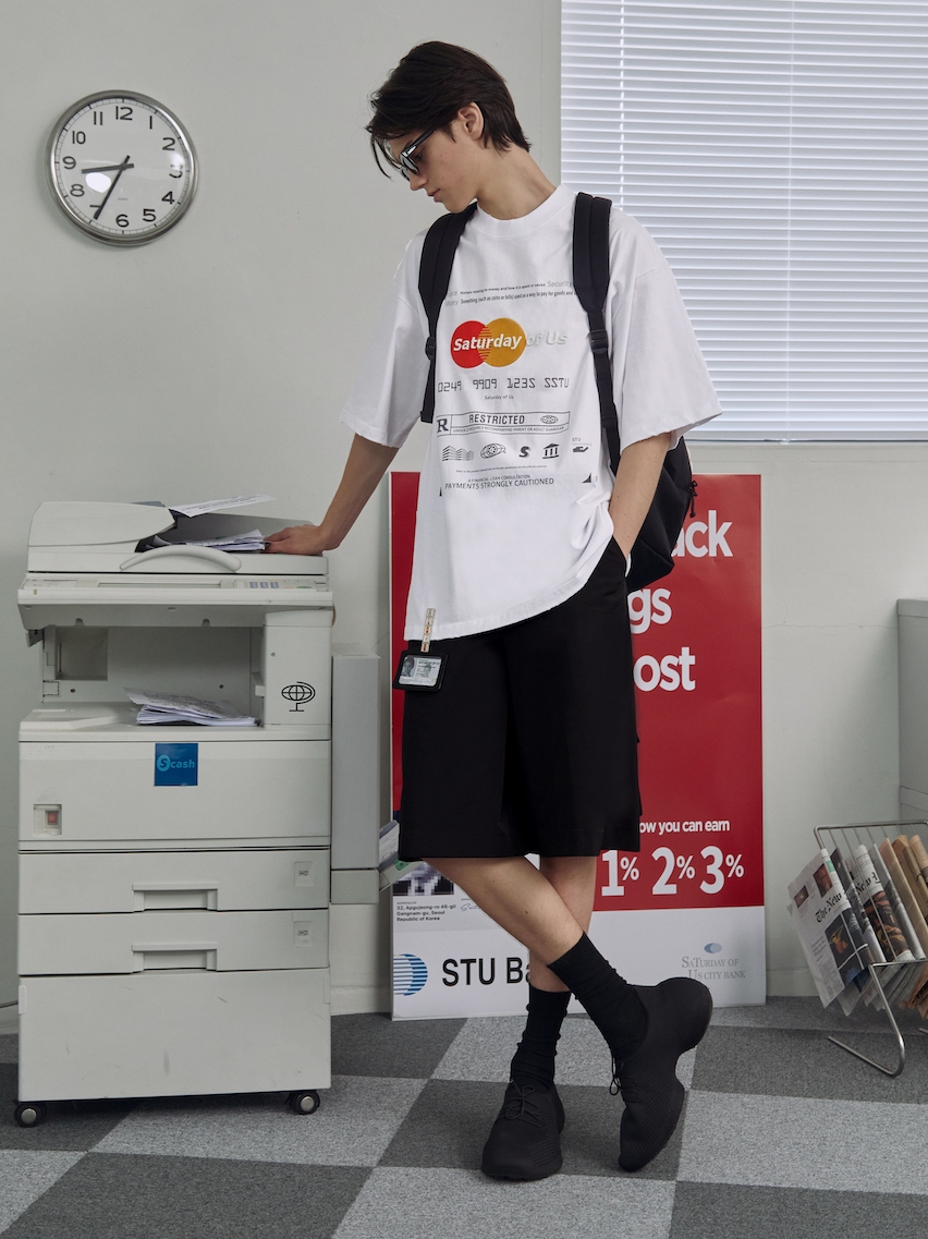 [KREAM 단독] STU Bank Embroidery Printing T-Shirt White 착용 스타일