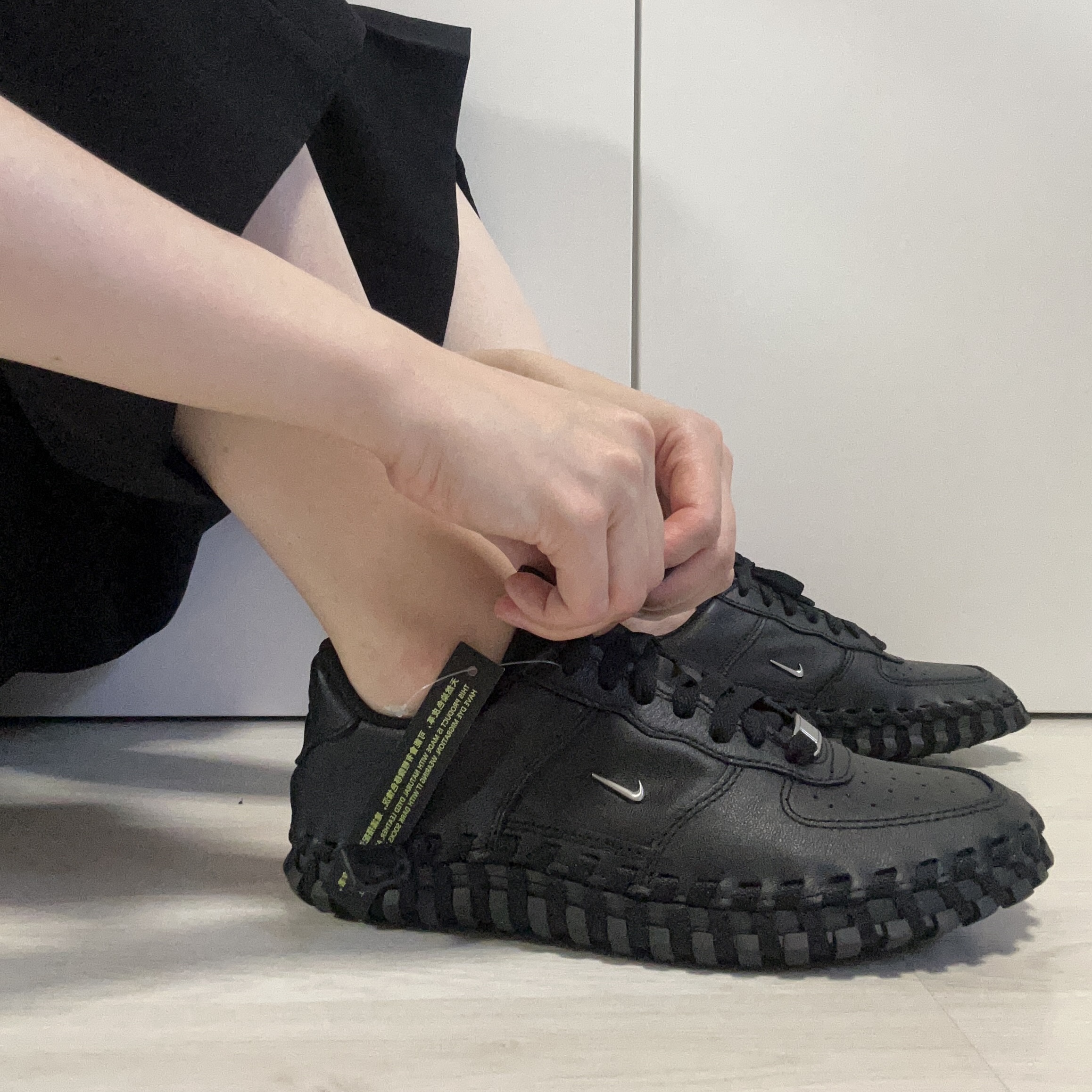 Nike x Jacquemus J Force 1 Low LX SP Black 착용 스타일 - 1