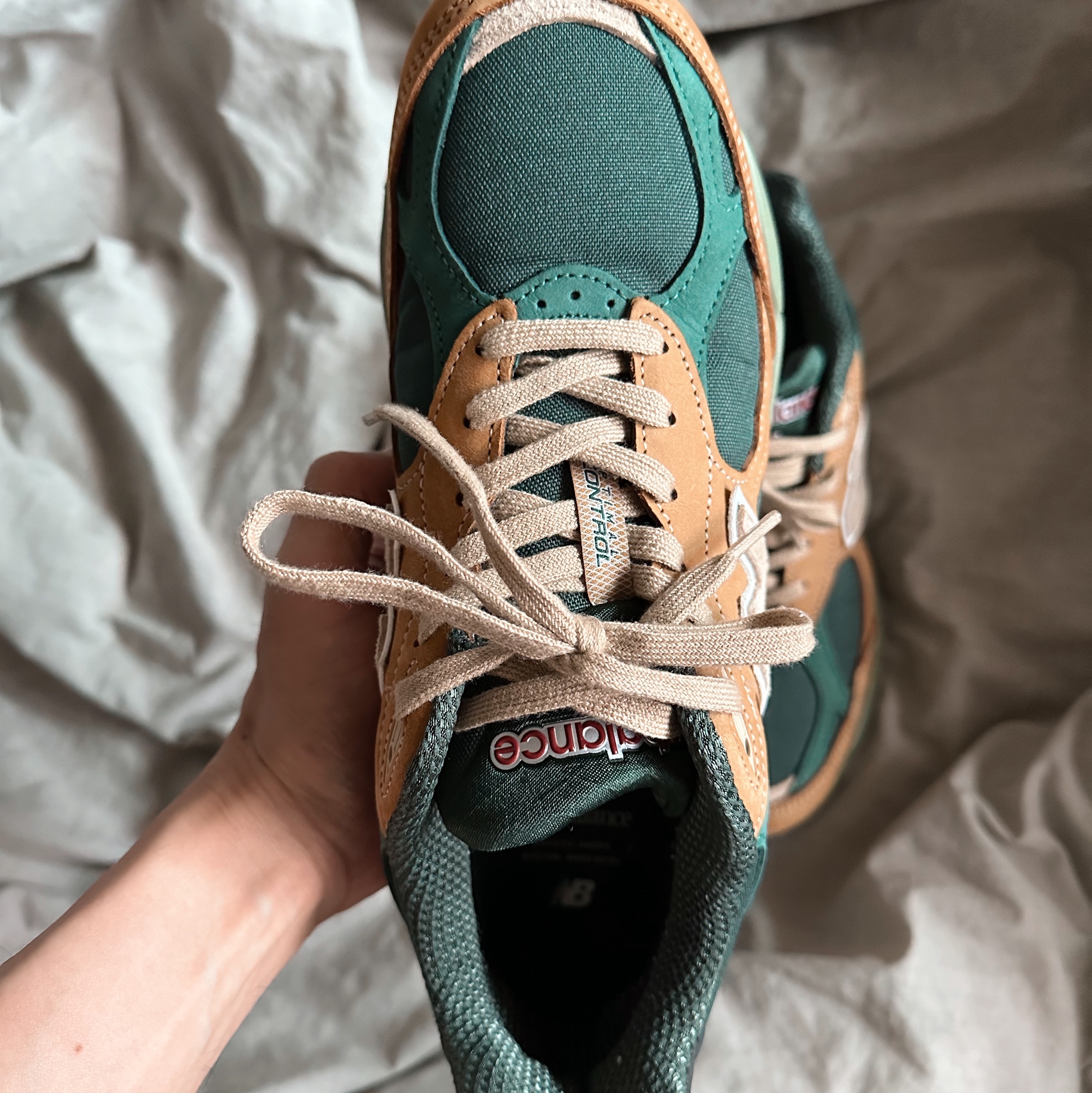 New Balance 990v3 Made in USA Tan Green 착용 스타일 - 4